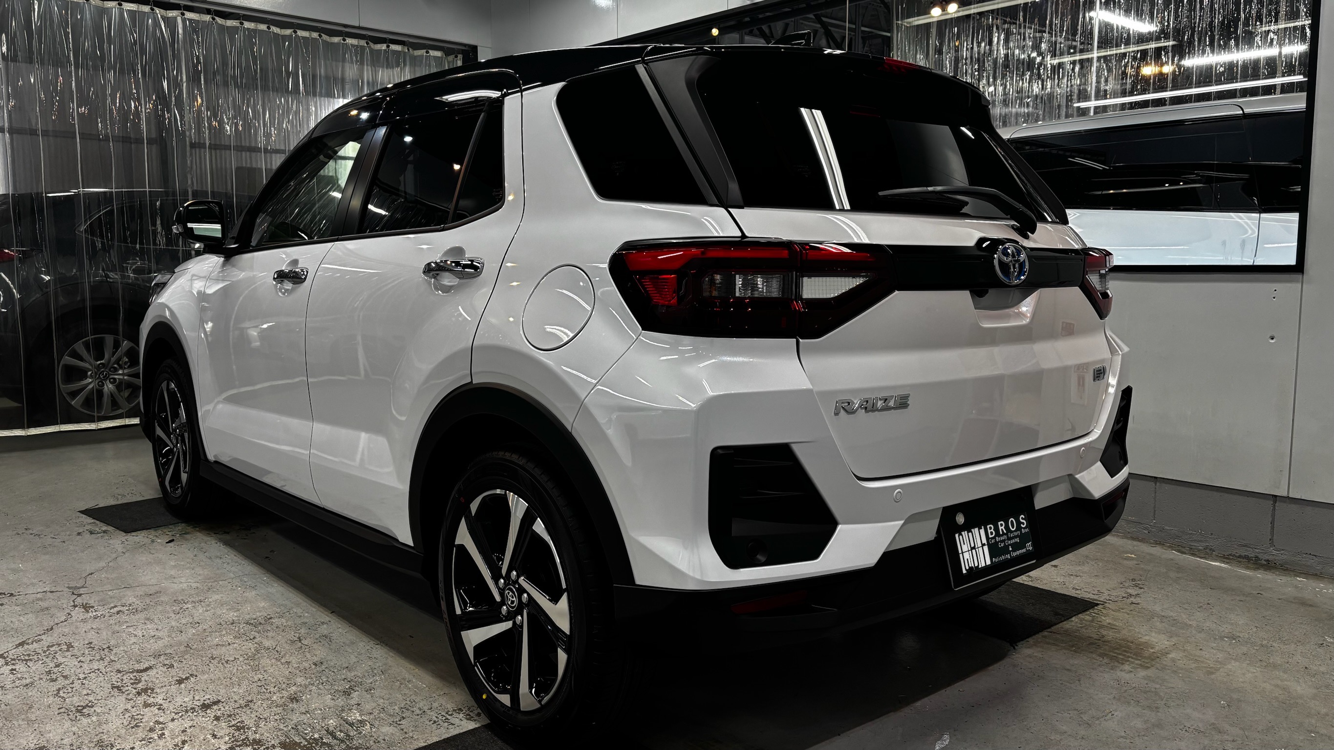 トヨタ・ライズ:ガードグレイズ施工:完成写真3