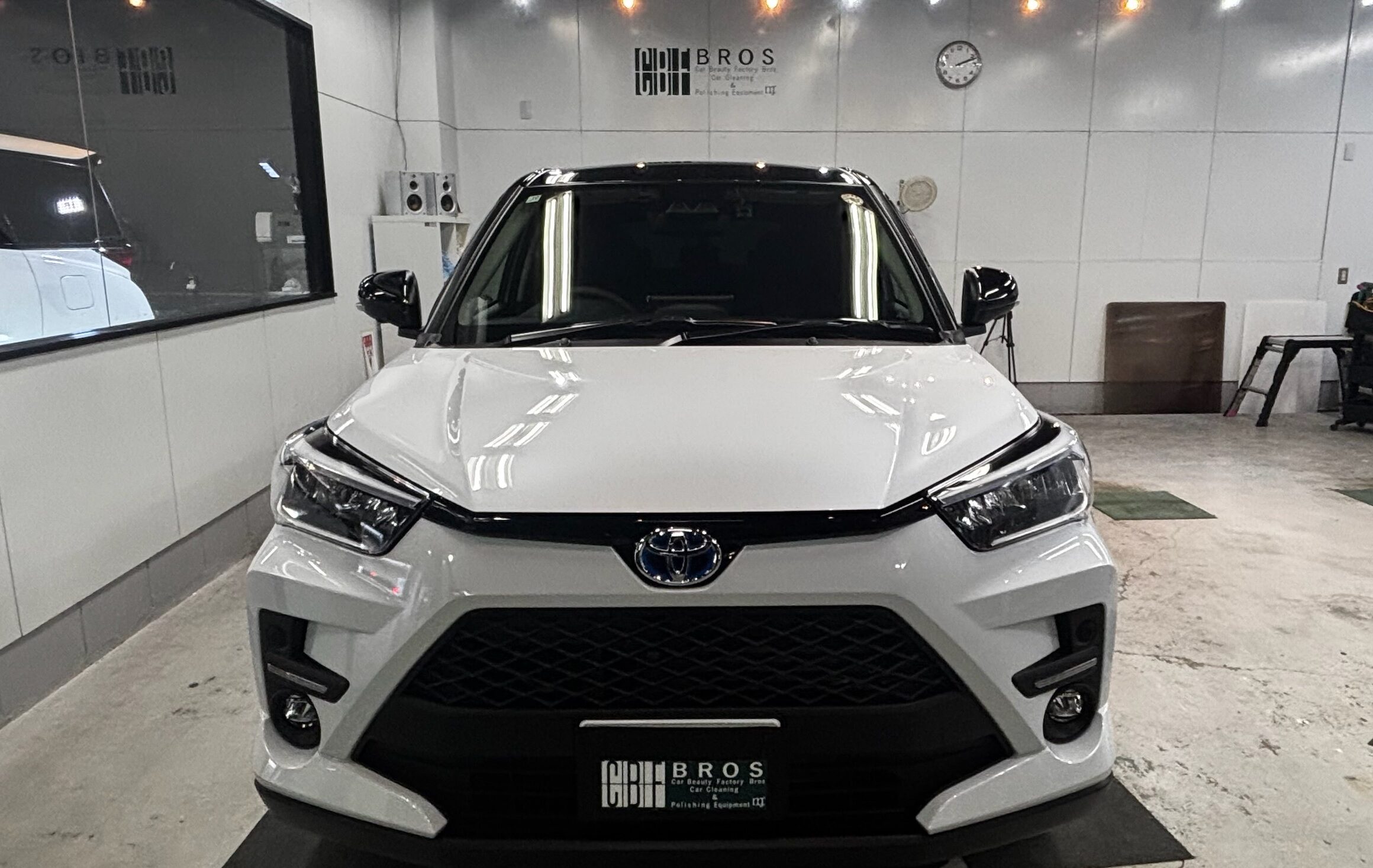 トヨタ・ライズ：ガードグレイズ施工：完成写真１