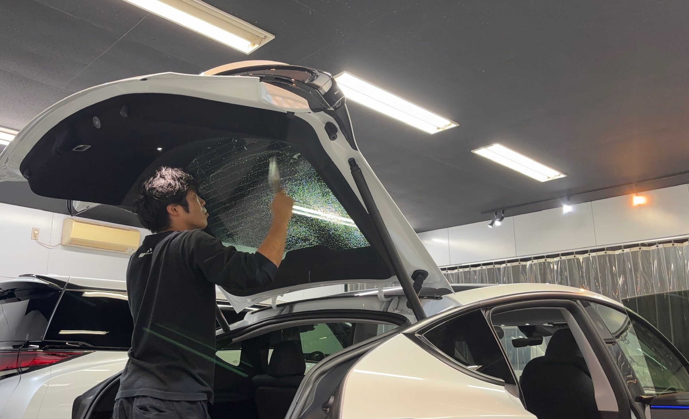 テスラ・モデルY:断熱フィルム施工:施工写真2