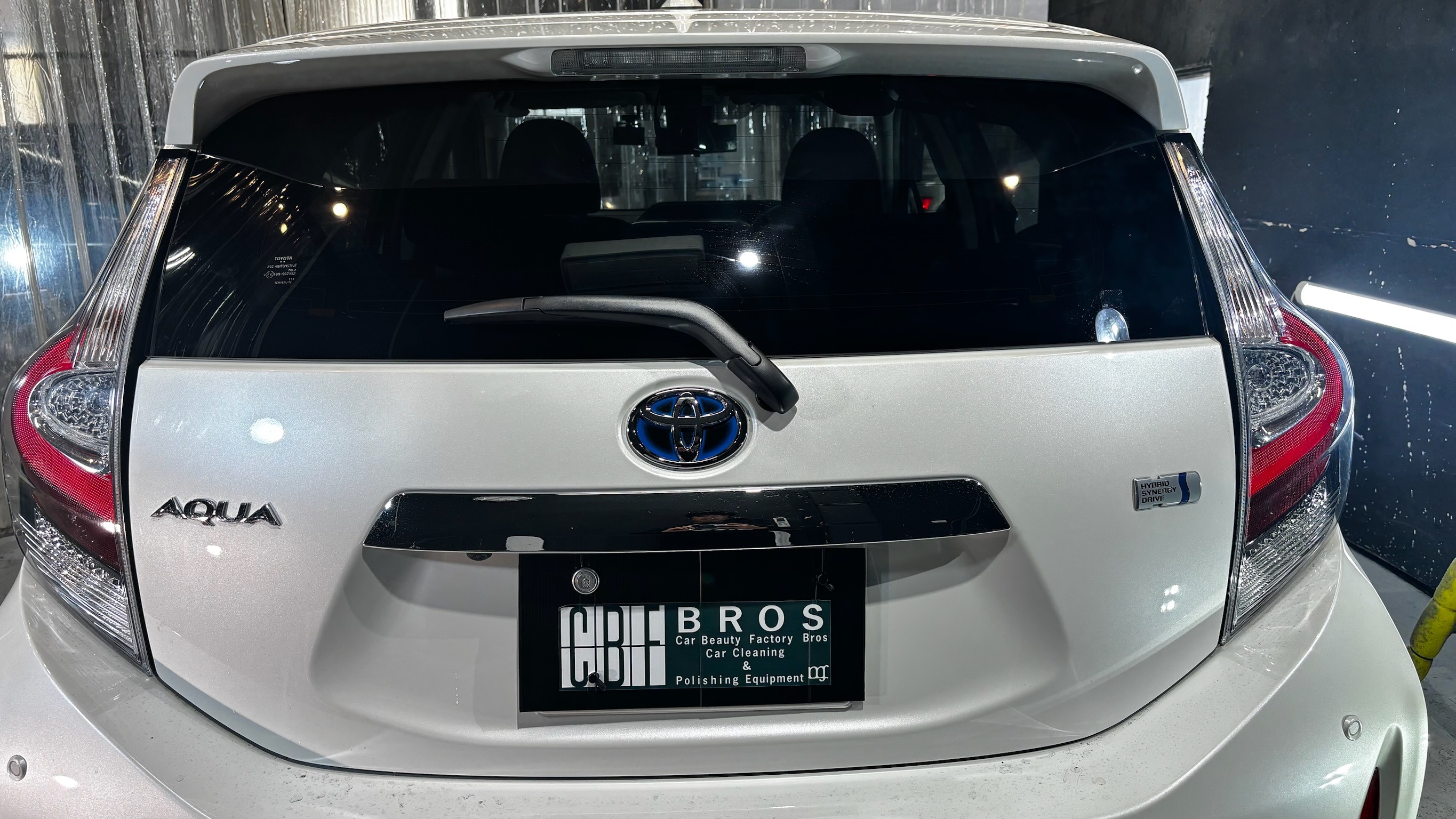 トヨタ・アクア：断熱カーフィルム施工：完成写真１