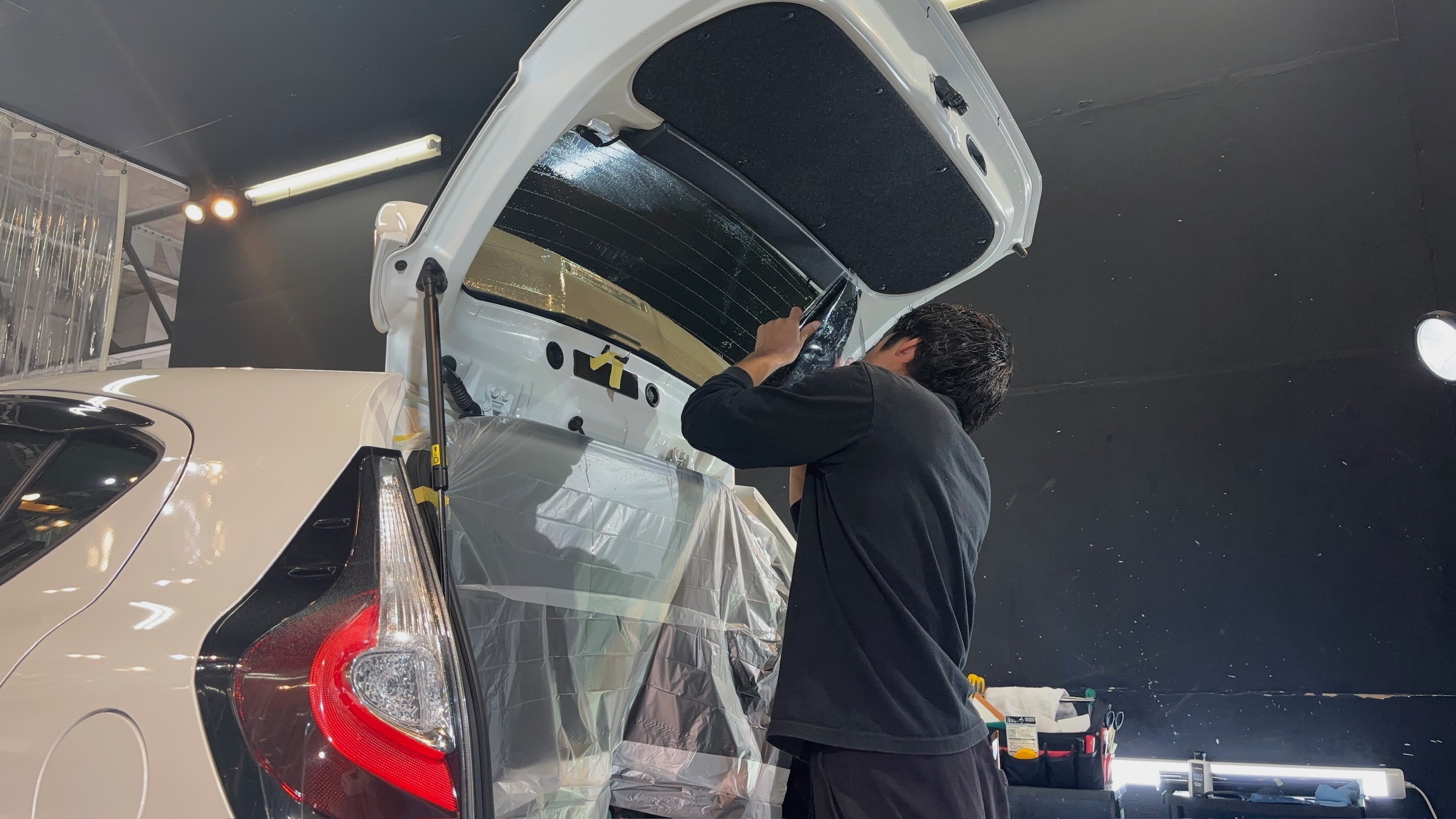 トヨタ・アクア:断熱カーフィルム施工:施工写真3