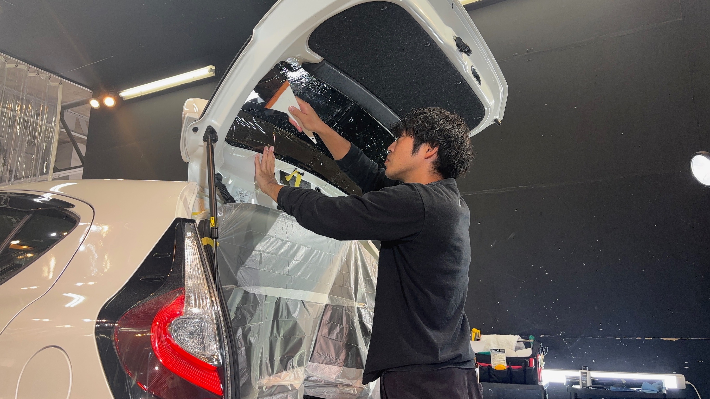 トヨタ・アクア:断熱カーフィルム施工:施工写真4