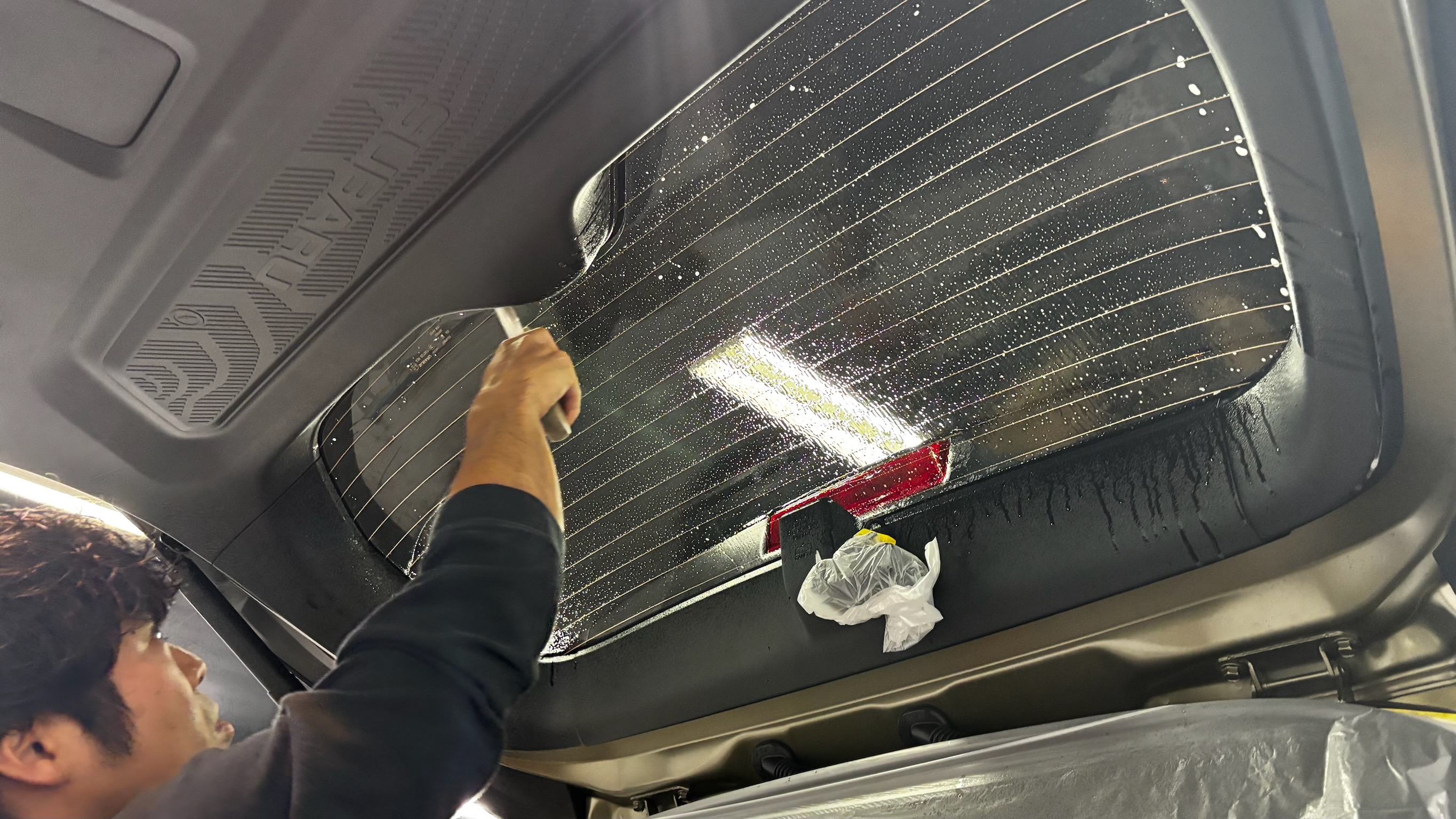 スバル・フォレスター:断熱フィルム施工:施工写真2