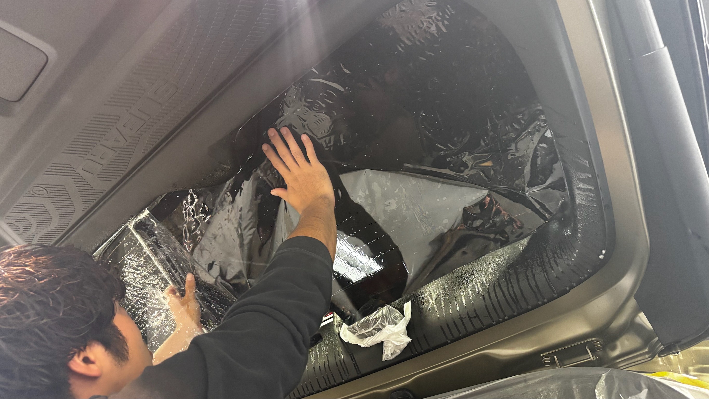 スバル・フォレスター:断熱フィルム施工:施工写真3