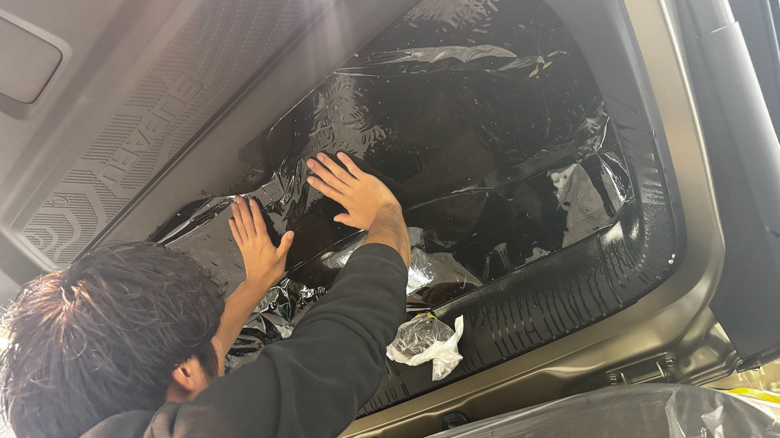 スバル・フォレスター:断熱フィルム施工:施工写真4