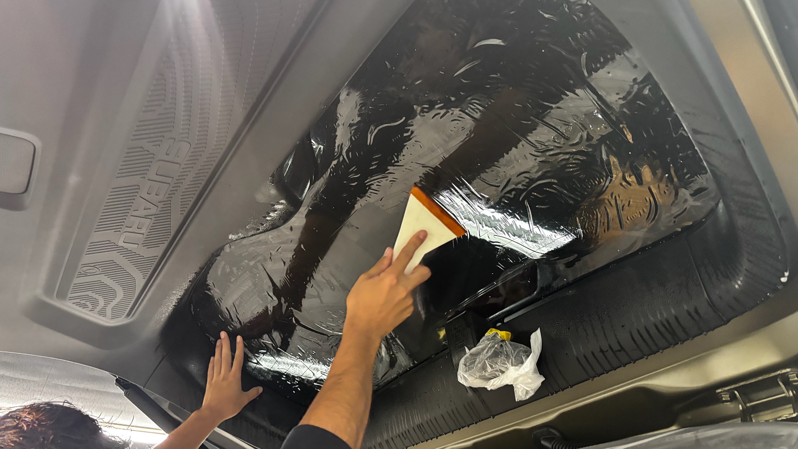 スバル・フォレスター:断熱フィルム施工:施工写真5