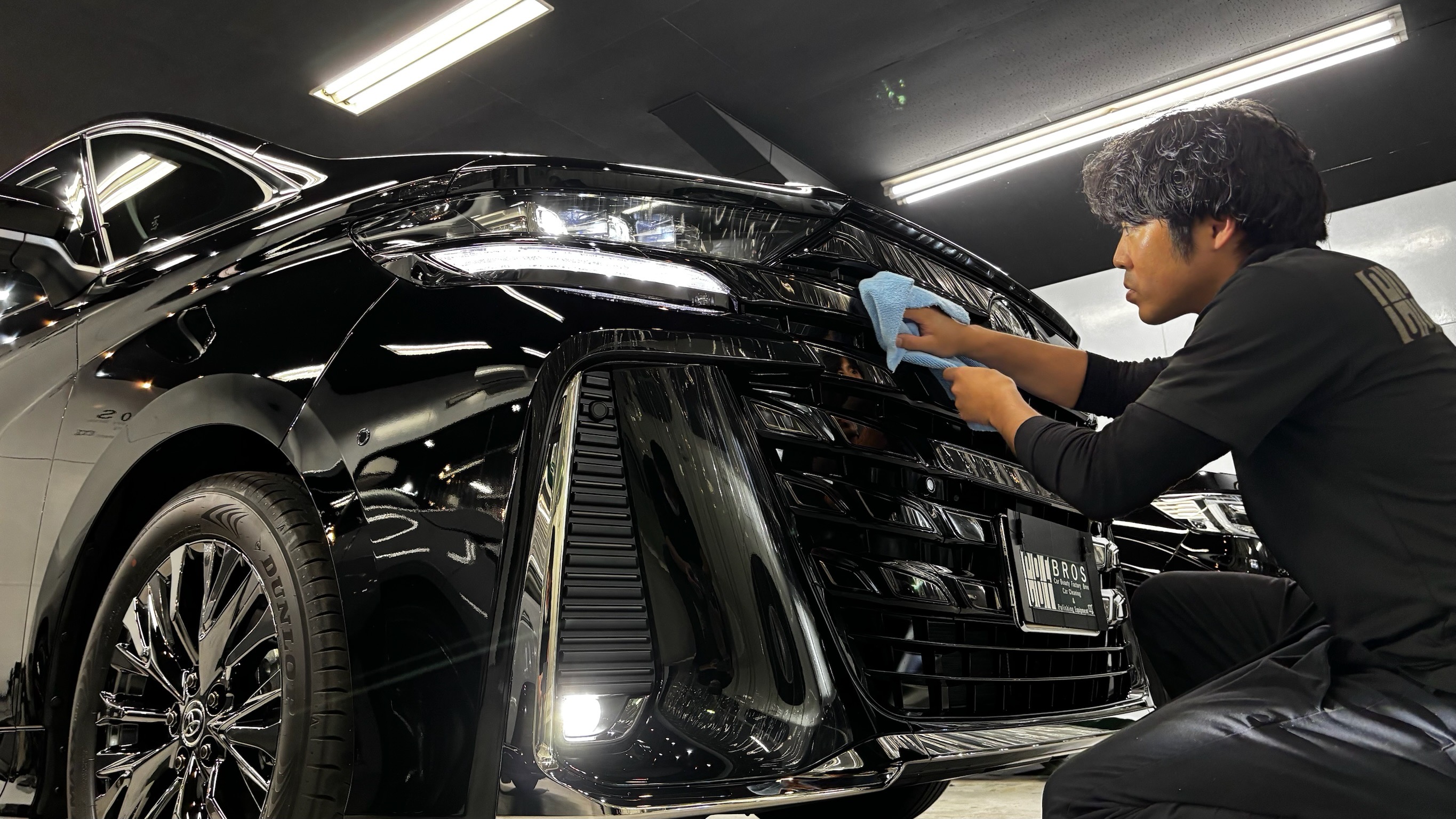 トヨタ・ヴェルファイア：断熱フィルム施工：施工写真６