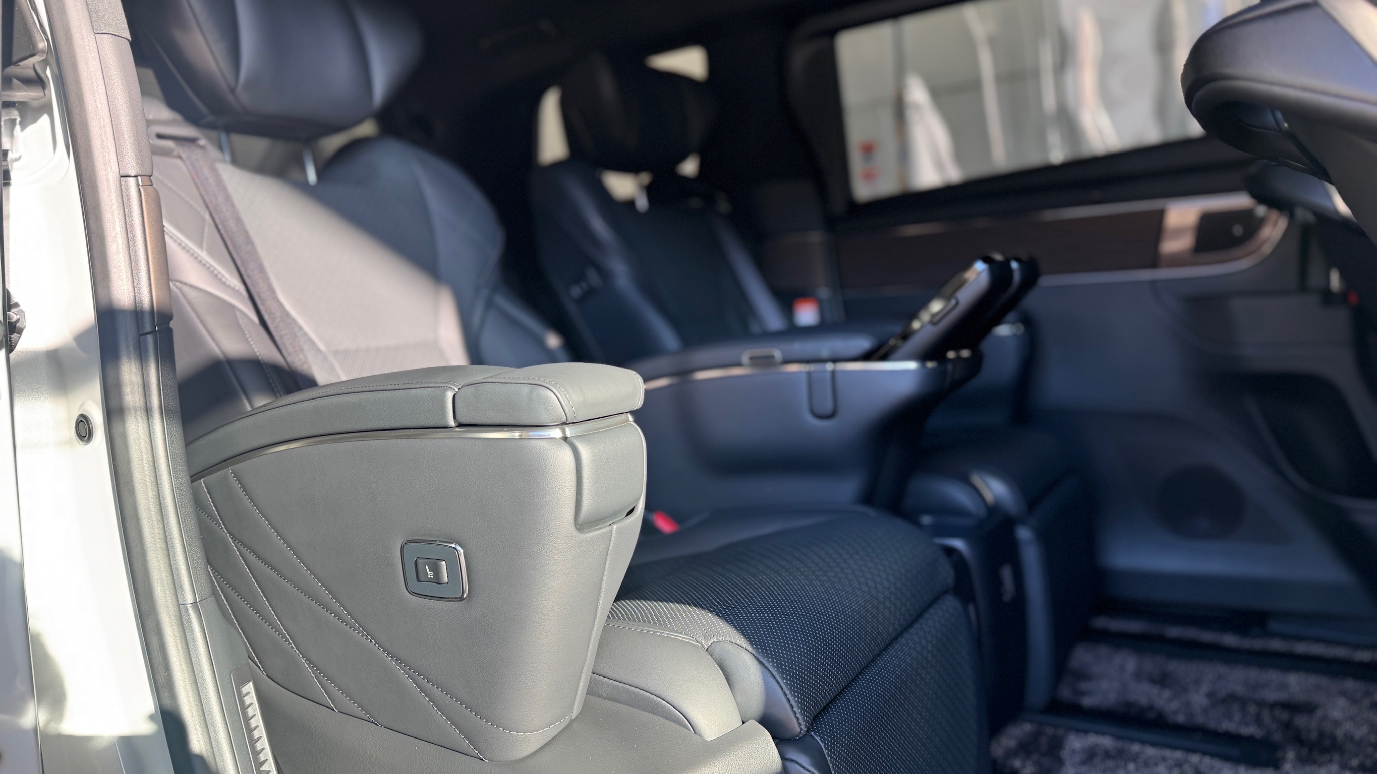 トヨタ・アルファード：インテリアコーティング施工：施工写真６