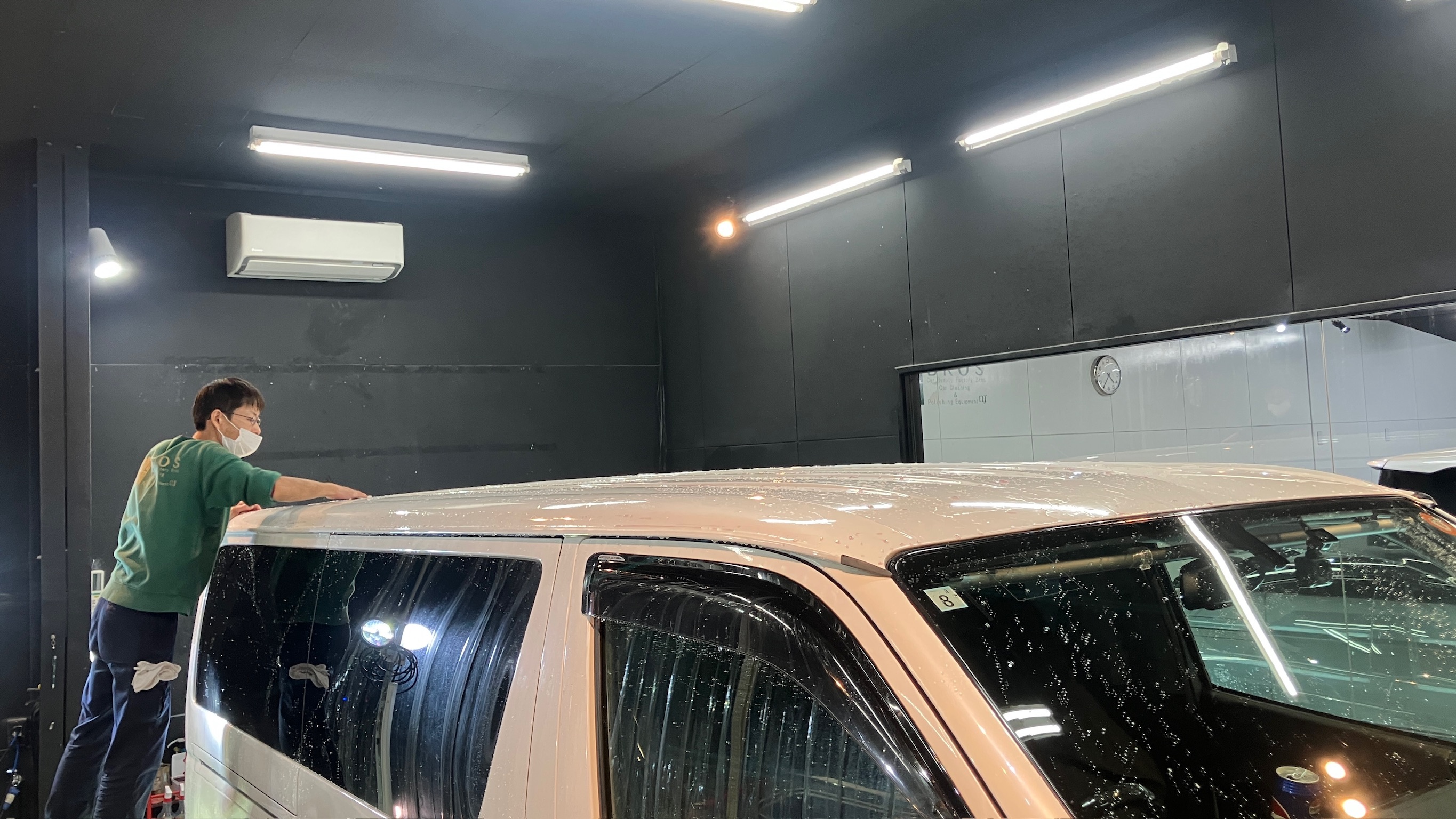 トヨタ・ハイエース:ガードグレイズ施工:施工写真1