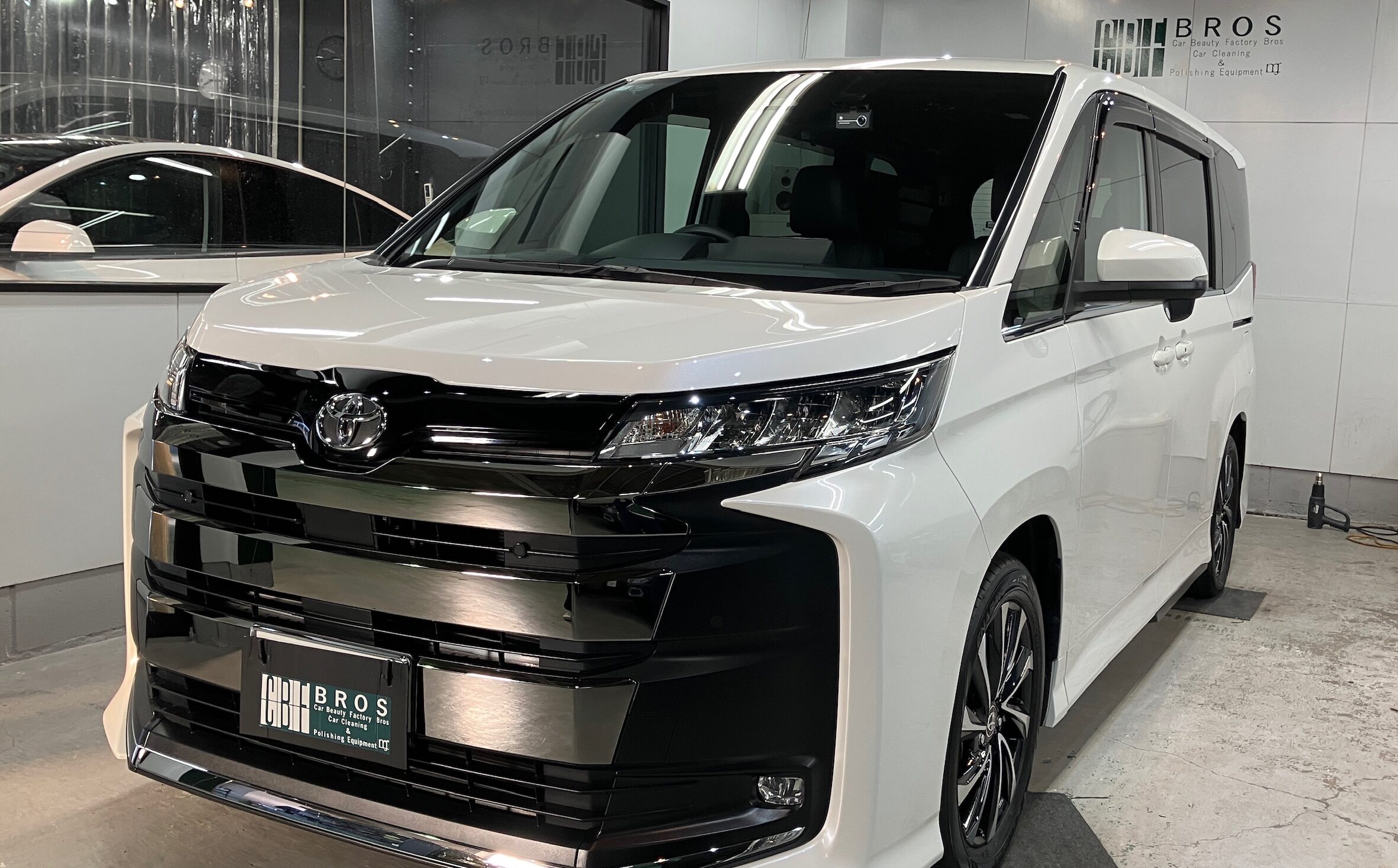 トヨタ・ノア：ガードグレイズ：完成写真３