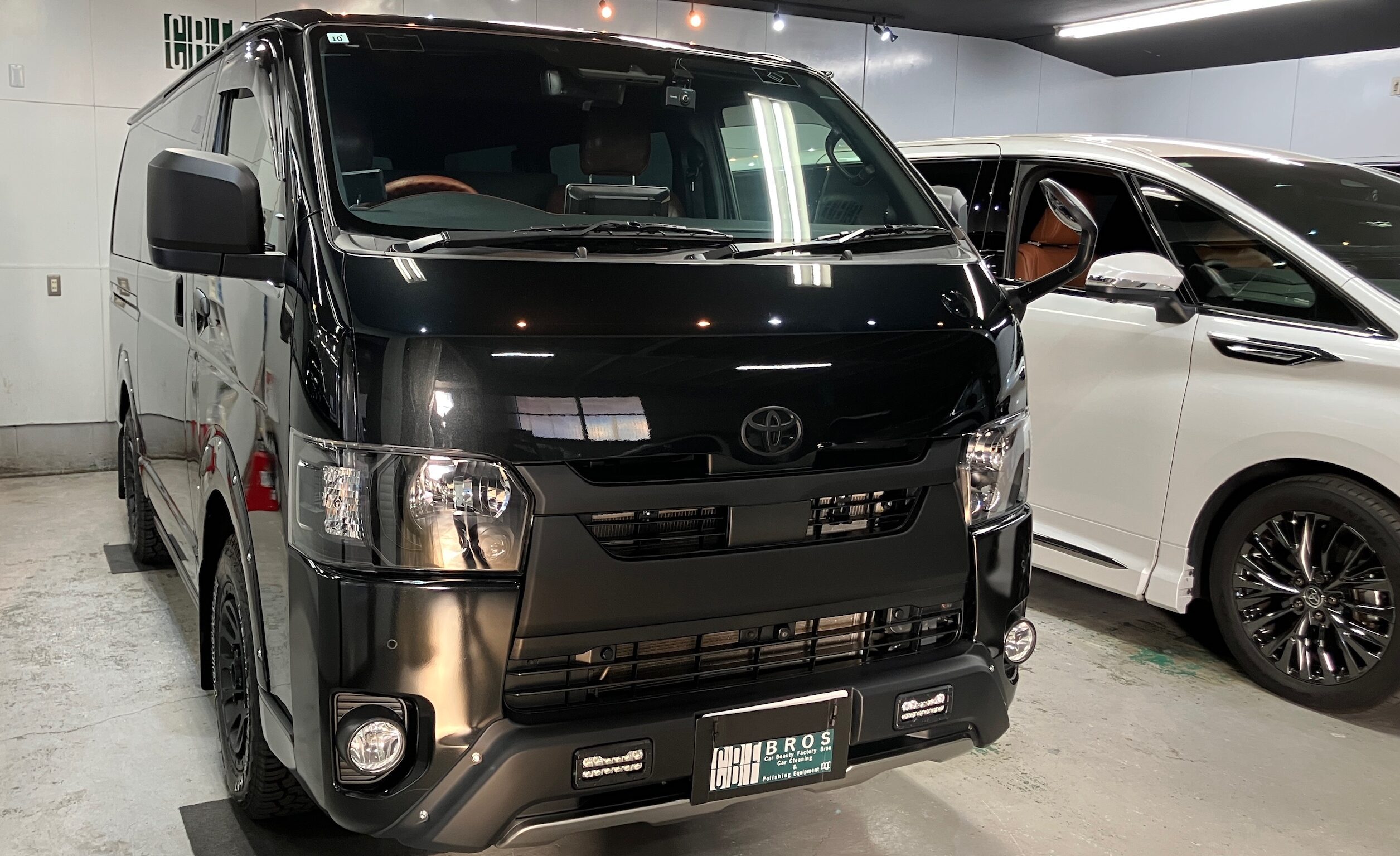 トヨタ・ハイエース：ガードグレイズ施工：完成写真３