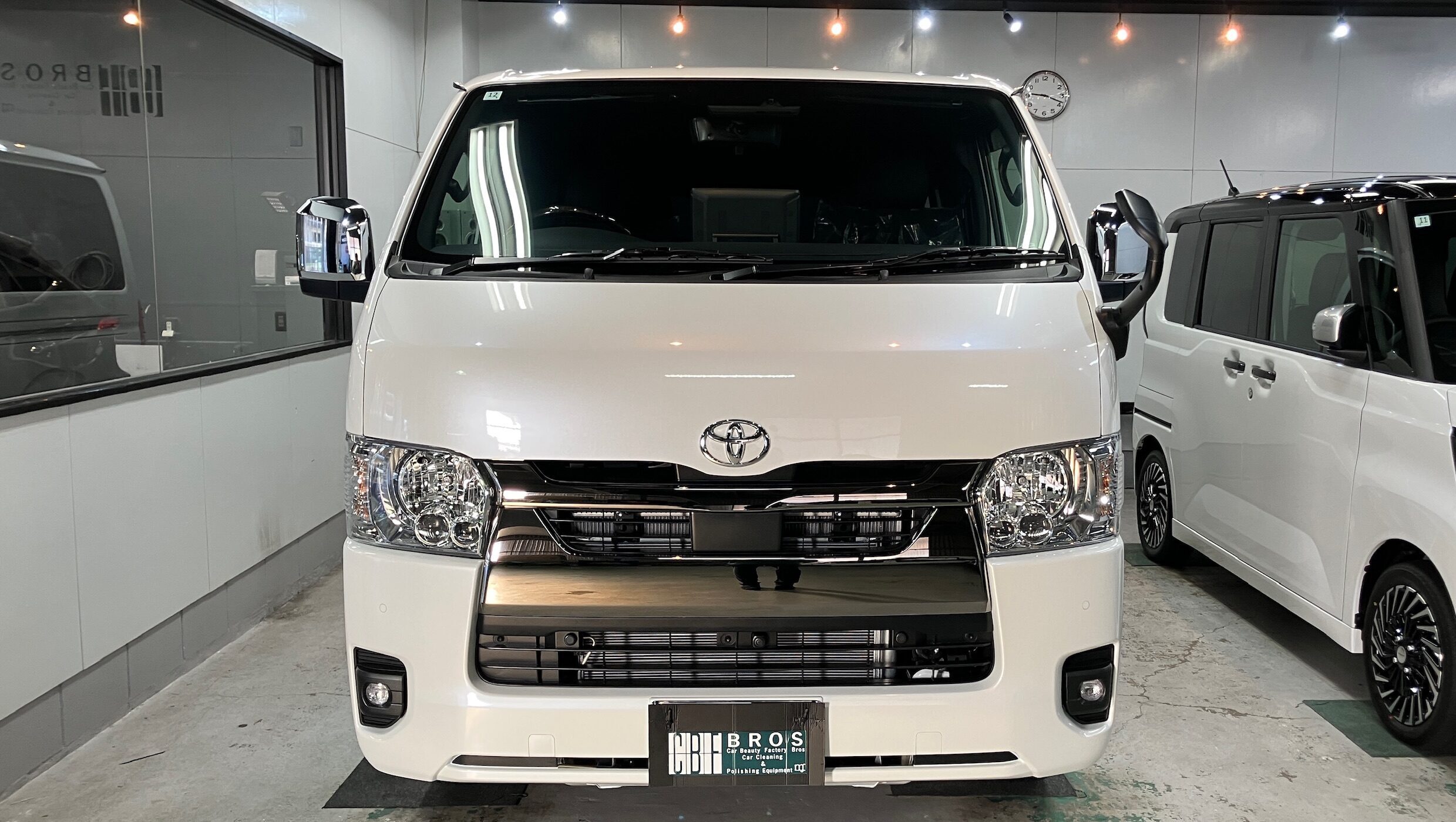 トヨタ・ハイエース：ガードグレイズ施工：完成写真１