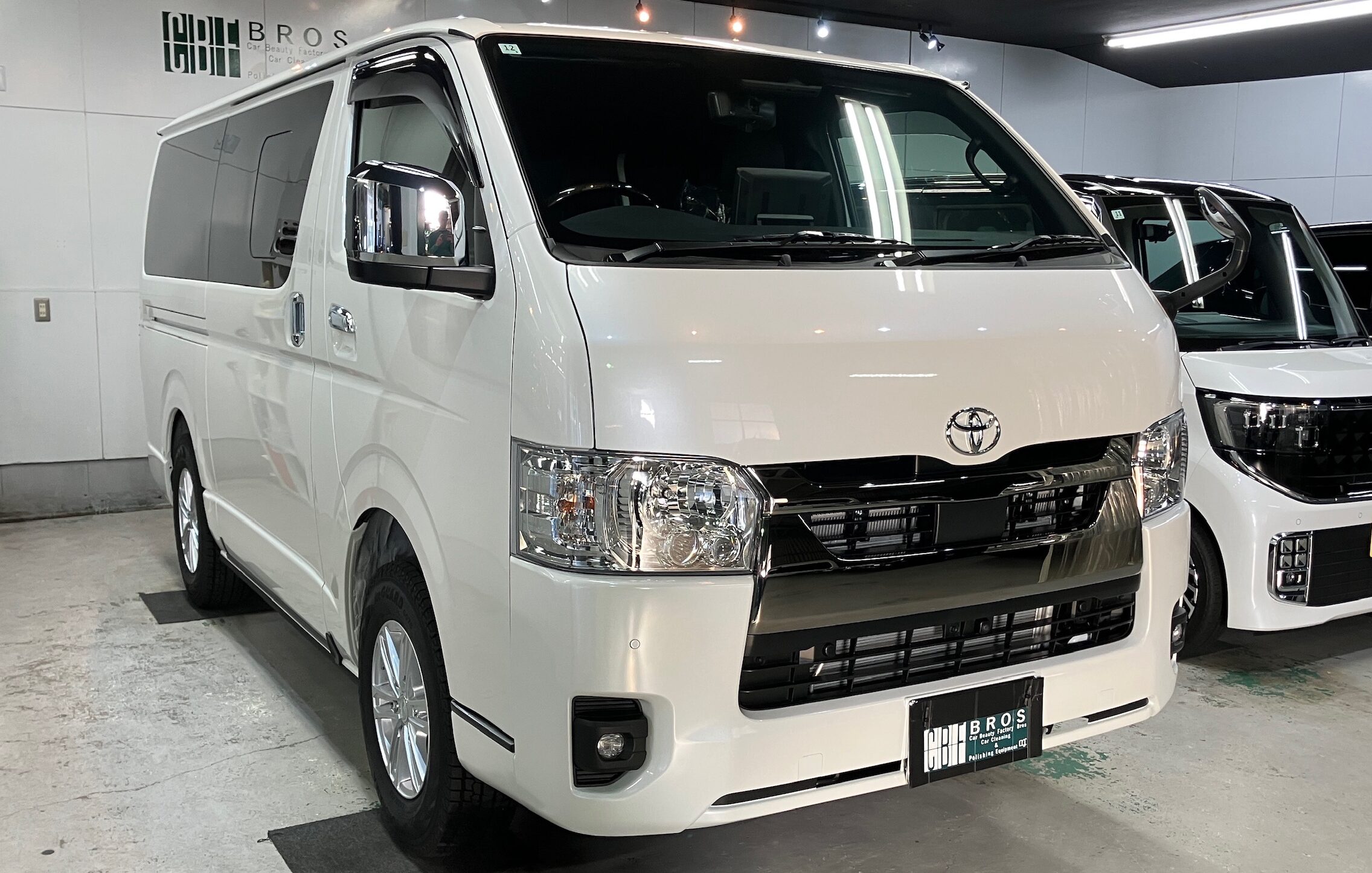 トヨタ・ハイエース：ガードグレイズ施工：完成写真２