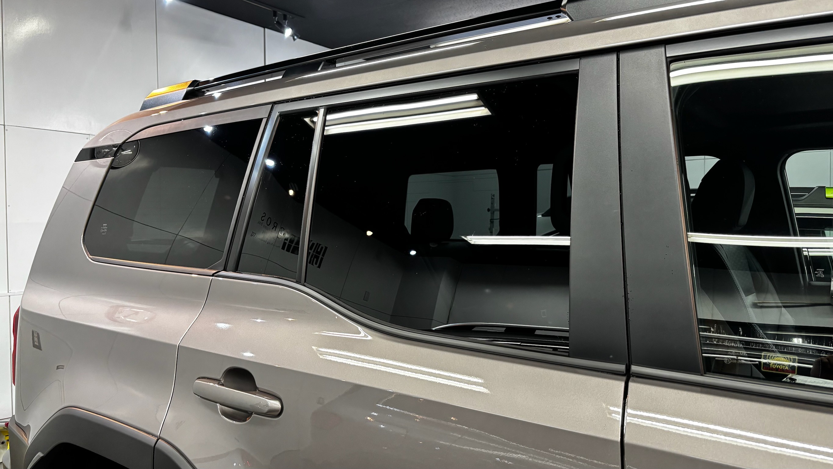 トヨタ・ランドクルーザー250：断熱カーフィルム施工：完成写真１