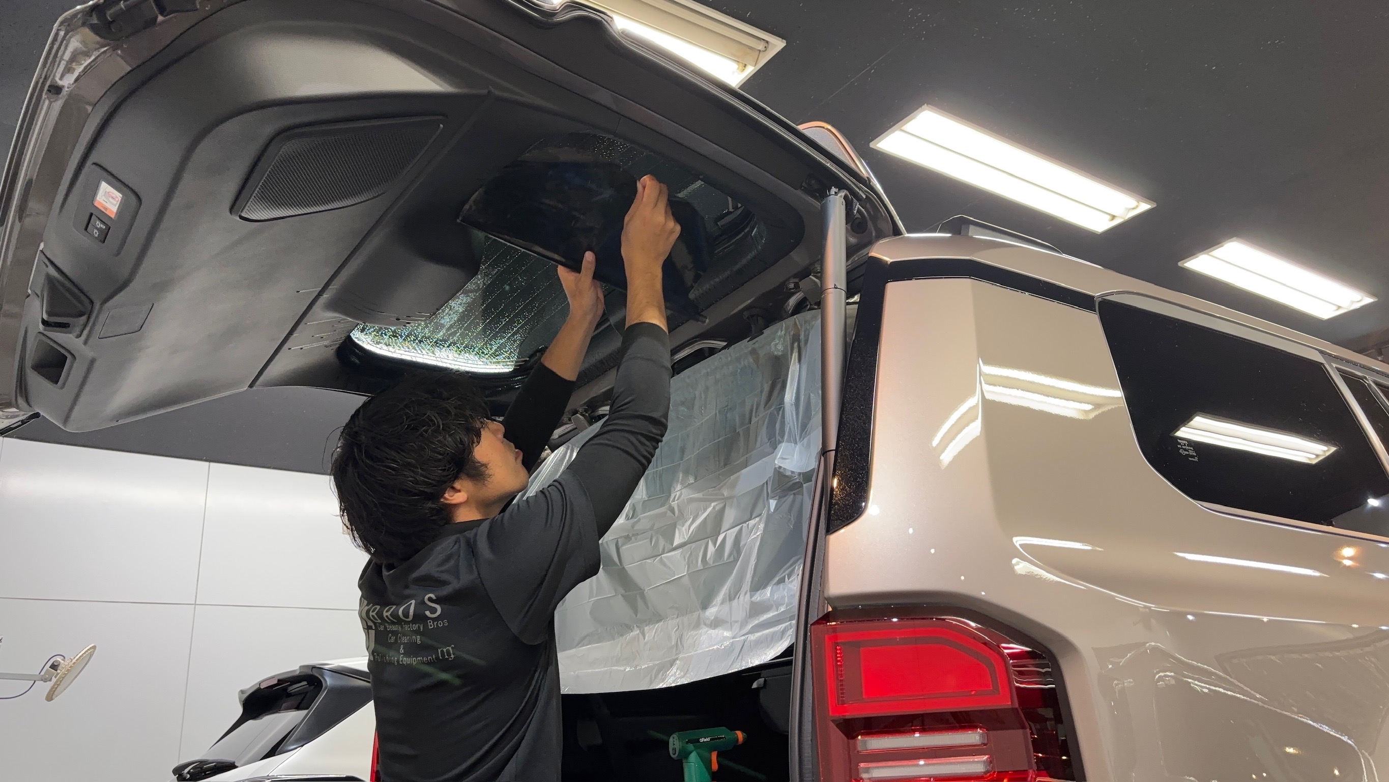 トヨタ・ランドクルーザー250：断熱カーフィルム施工：施工写真３