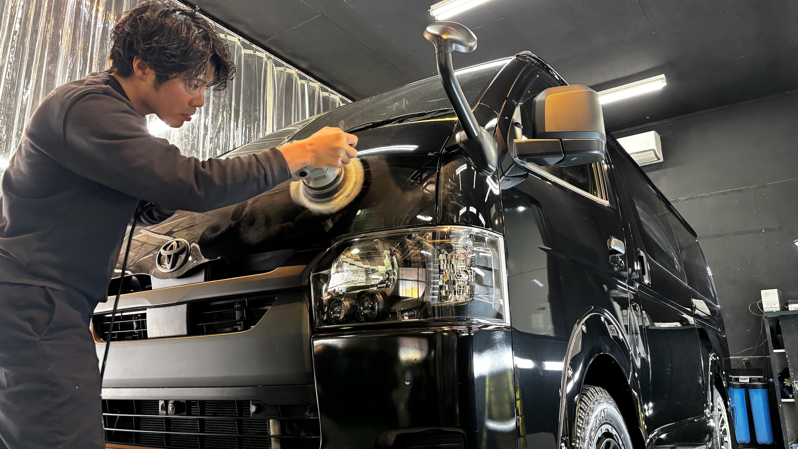 トヨタ・ハイエース：断熱カーフィルム施工：施工写真６