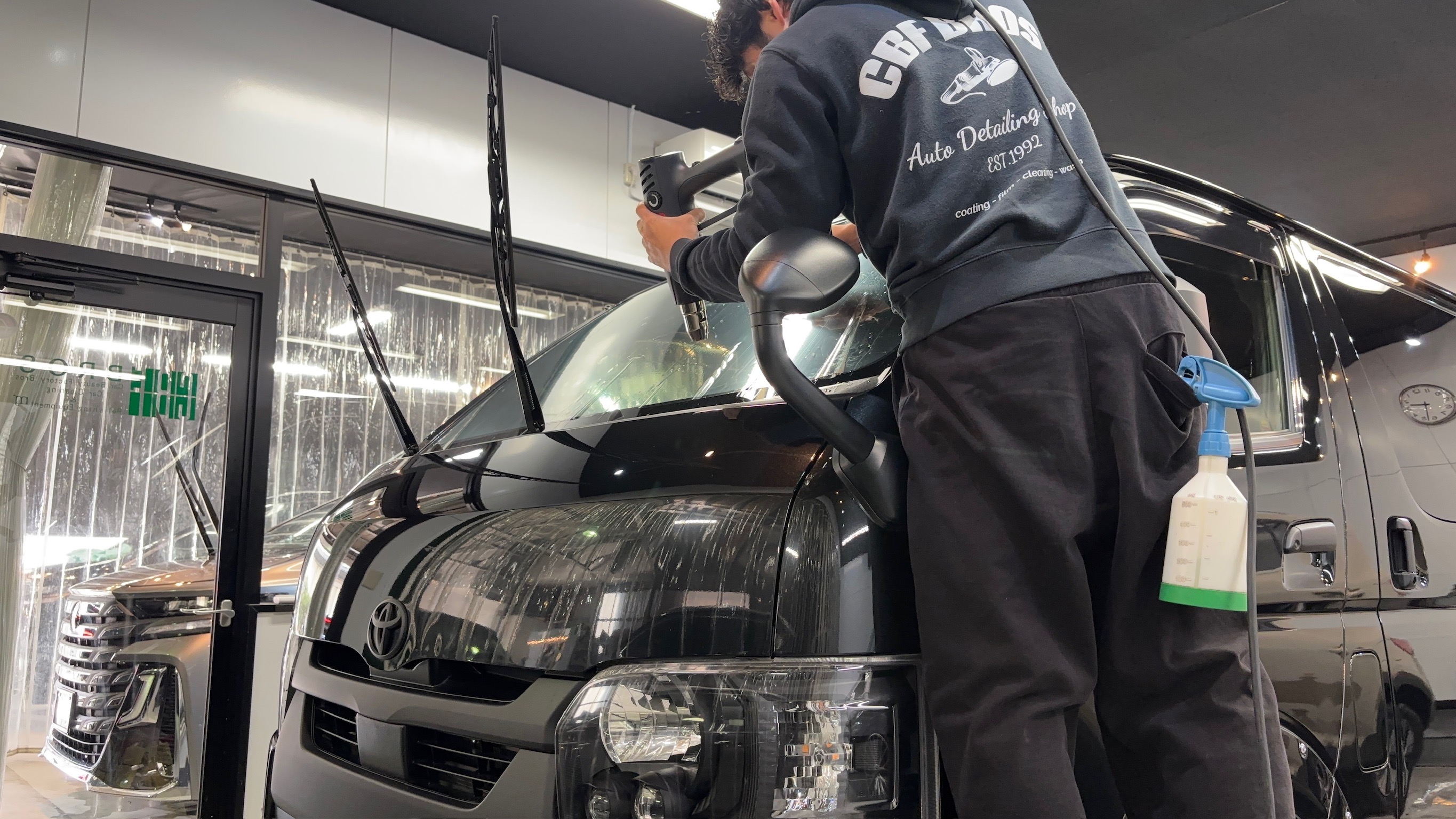 トヨタ・ハイエース：断熱カーフィルム施工：施工写真３