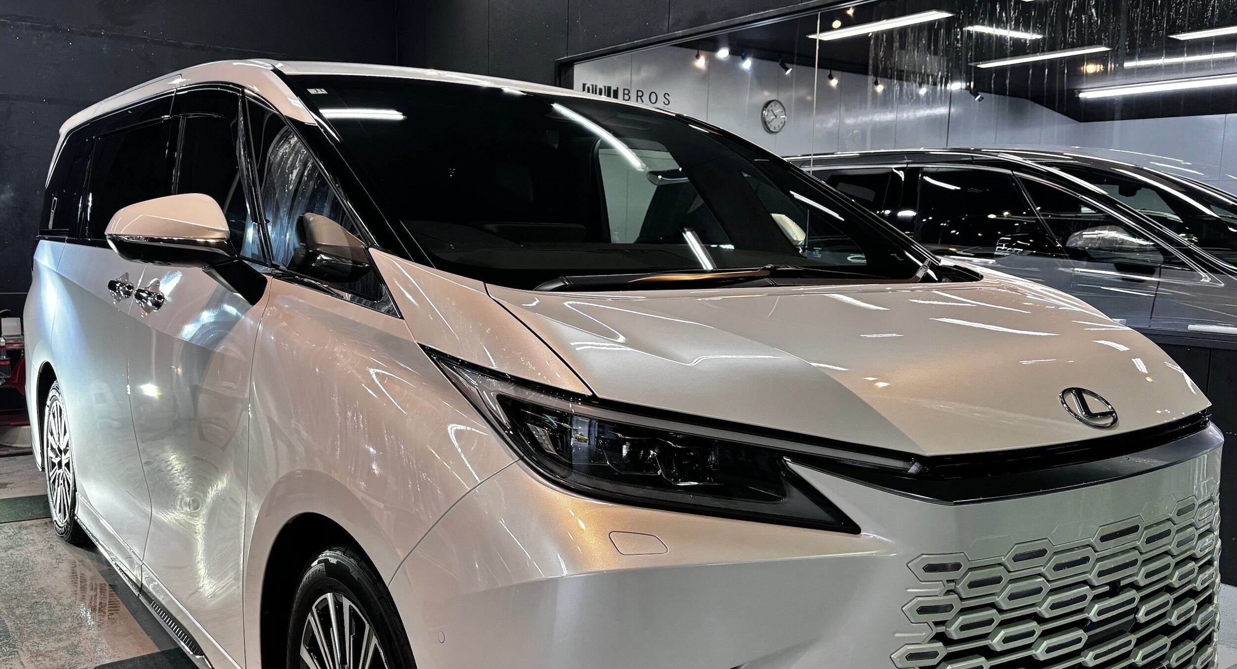 レクサス・LM:断熱フィルム施工:施工写真3