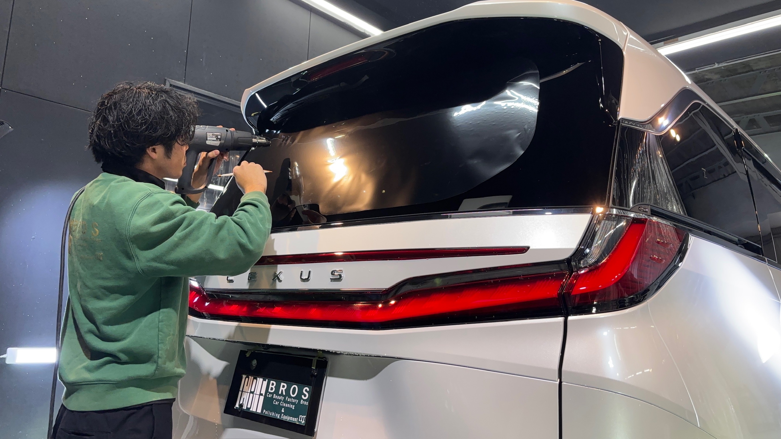 レクサス・LM:断熱フィルム施工:施工写真1