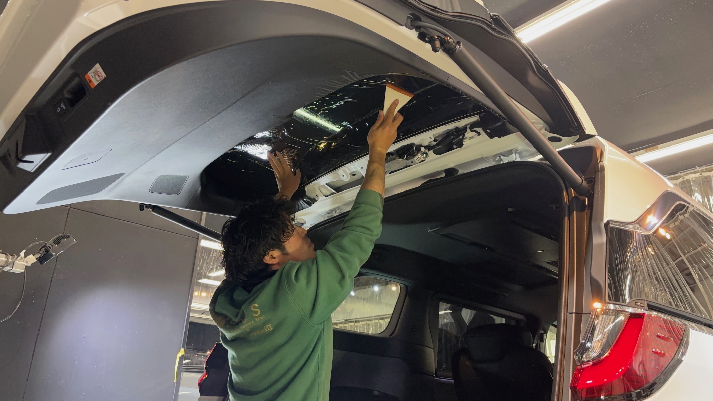 レクサス・LM:断熱フィルム施工:施工写真2