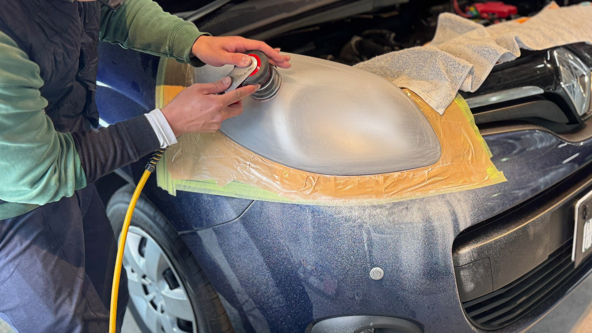 ルノー・カングー：ヘッドライトリファイン施工：施工写真２