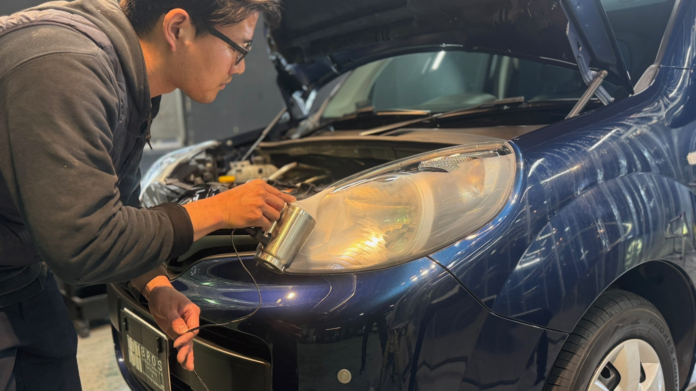 ルノー・カングー：ヘッドライトリファイン施工：施工写真３