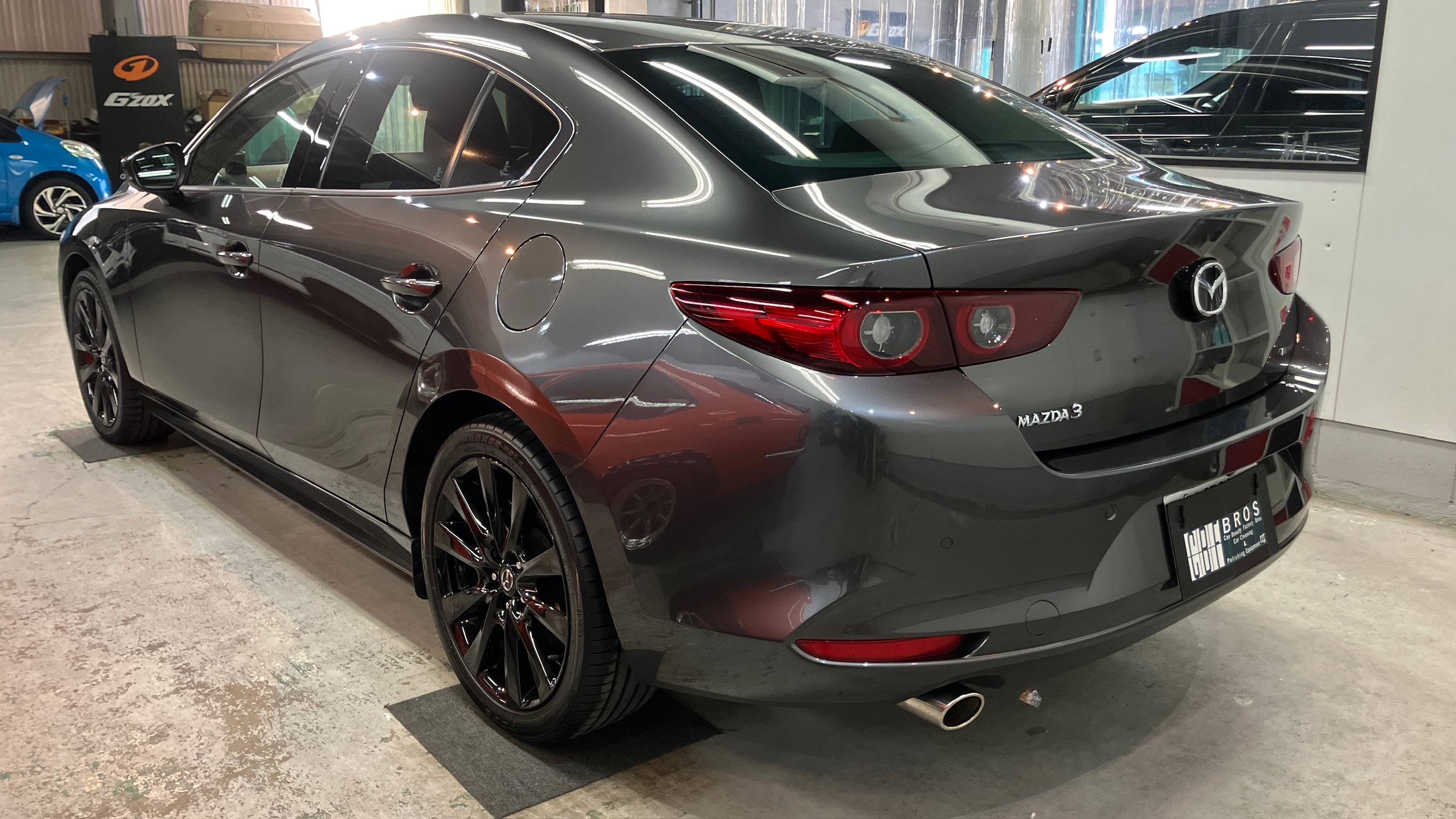 マツダ・マツダ３：クラスM施工：完成写真４
