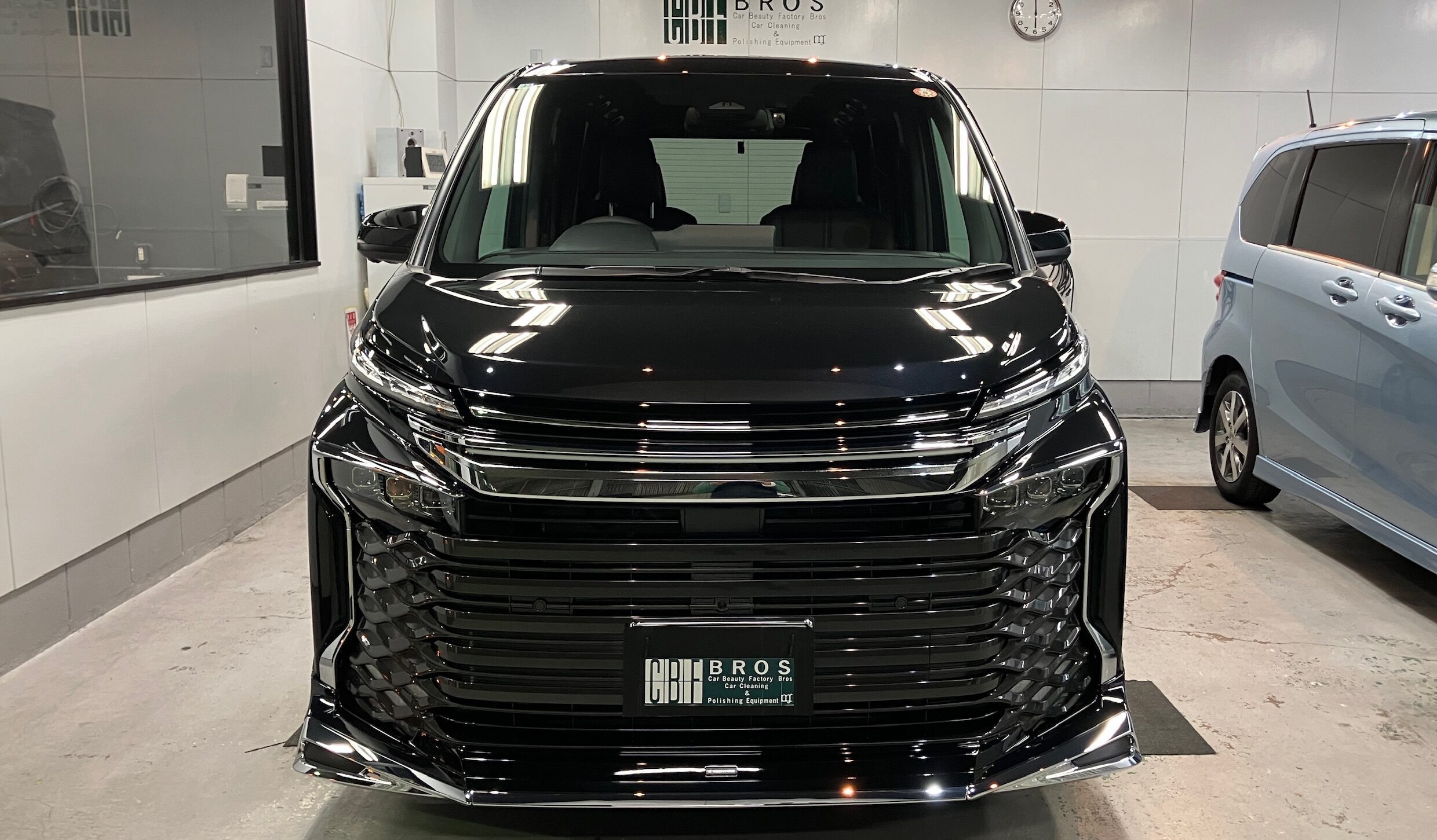 トヨタ・ヴォクシー：ガードグレイズ施工：完成写真１