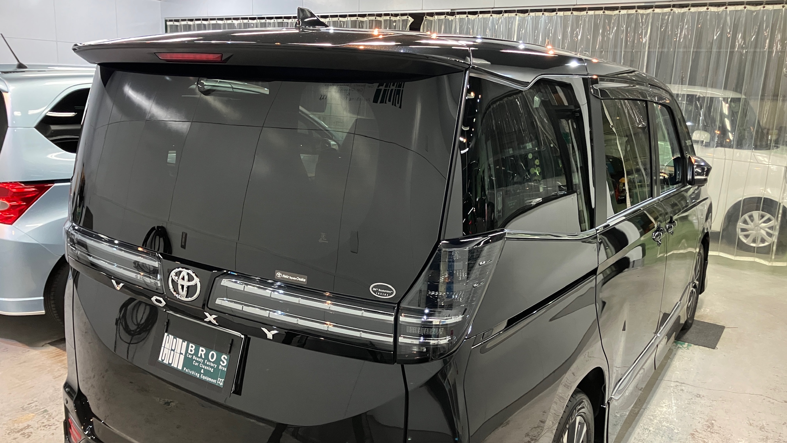 トヨタ・ヴォクシー：ガードグレイズ施工：完成写真４