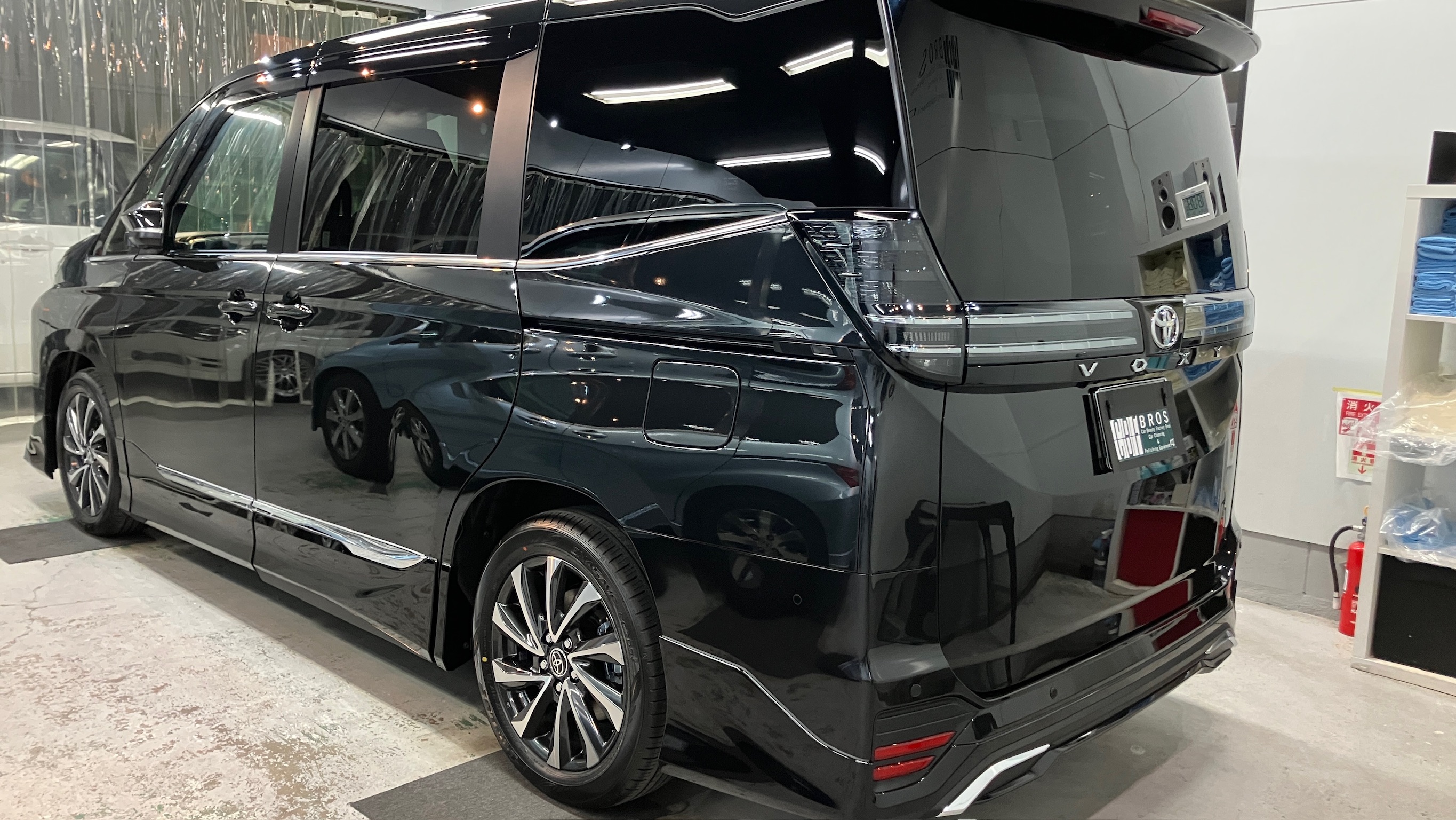 トヨタ・ヴォクシー：ガードグレイズ施工：完成写真５