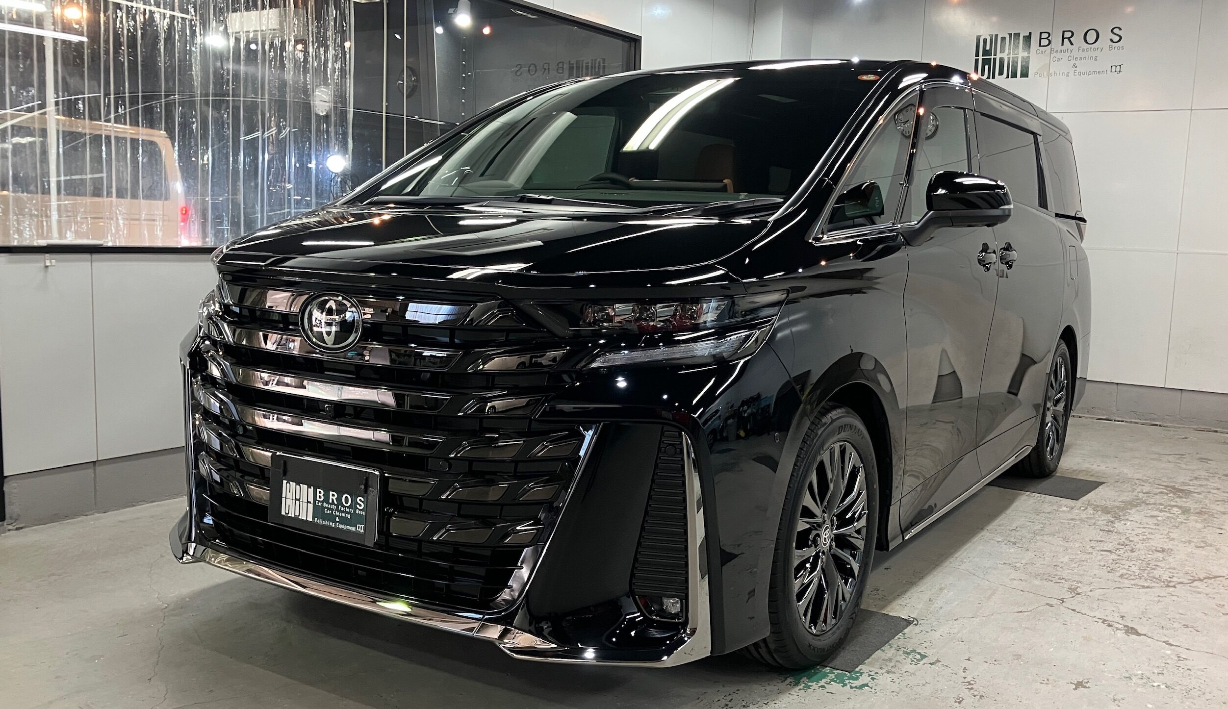 トヨタ・ヴェルファイア：アドバンスド施工：完成写真２