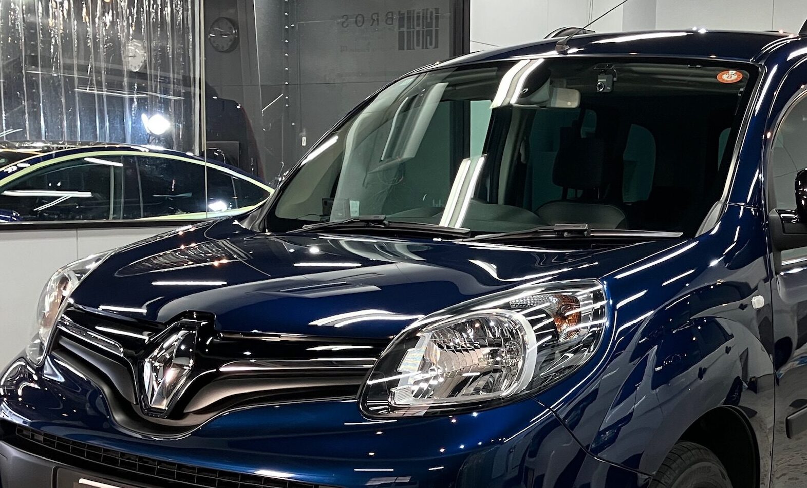 ルノー・カングー：ヘッドライトリファイン施工：完成写真４