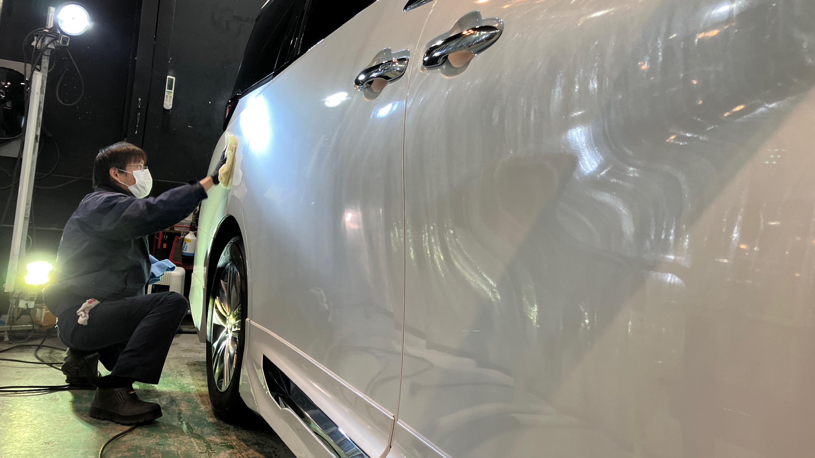 トヨタ・アルファード:セラミックコーティング施工:施工写真1