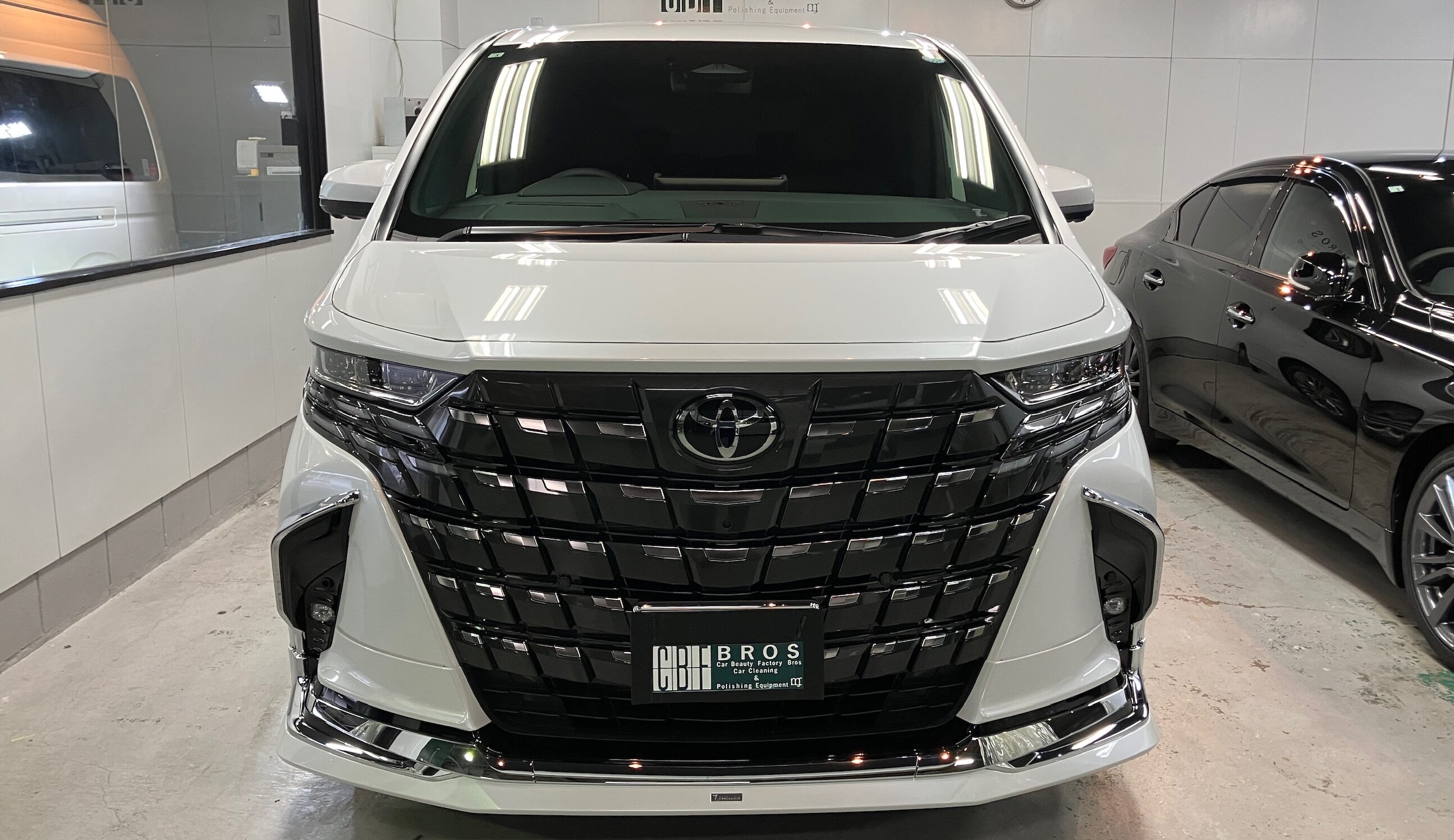 トヨタ・アルファード:セラミックコーティング施工:完成写真1