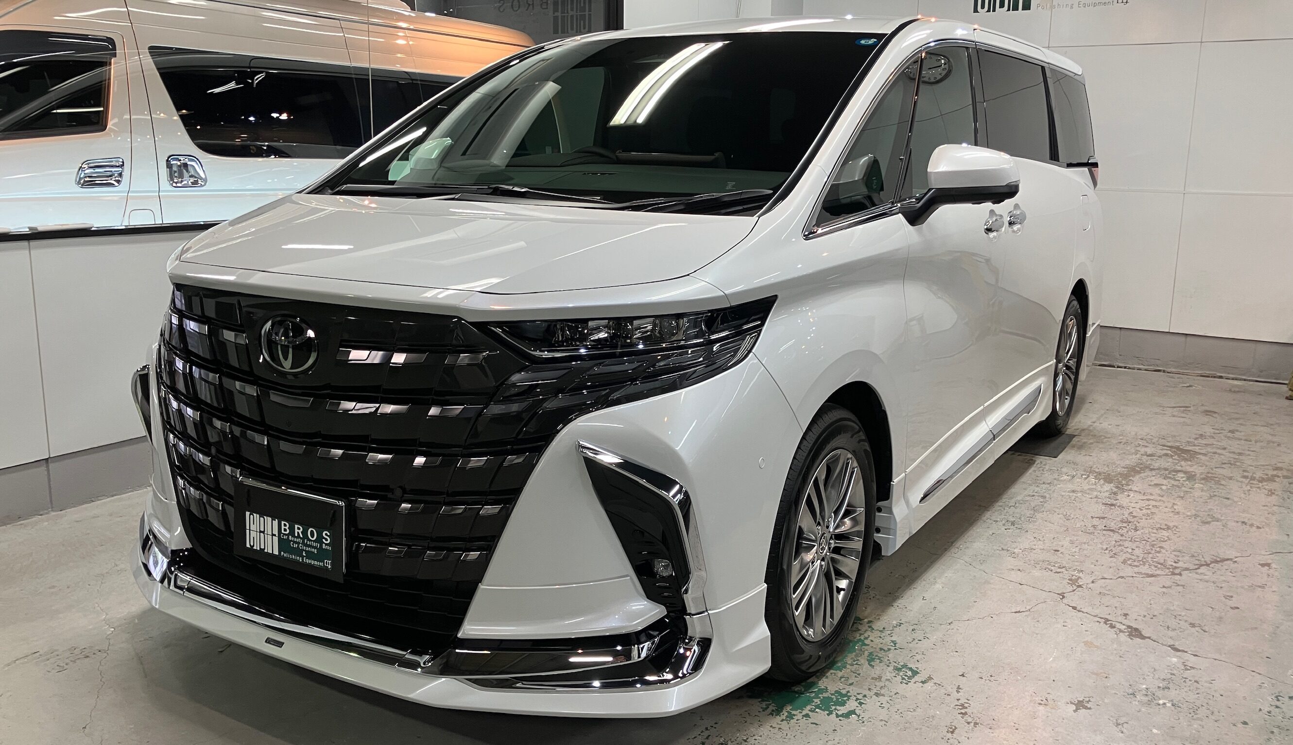 トヨタ・アルファード:セラミックコーティング施工:完成写真2