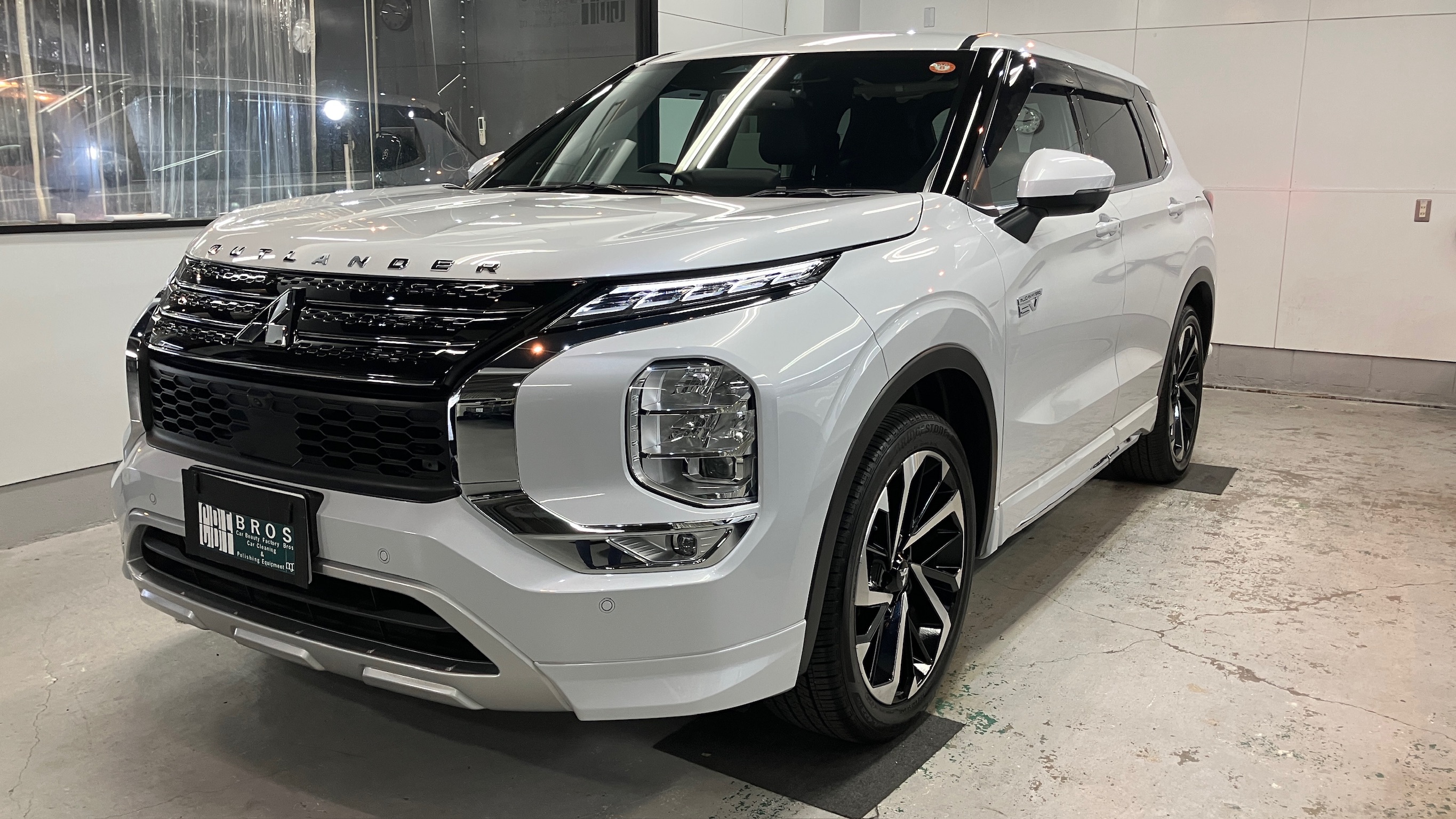 三菱・アウトランダー：ガードグレイズ施工：完成写真３