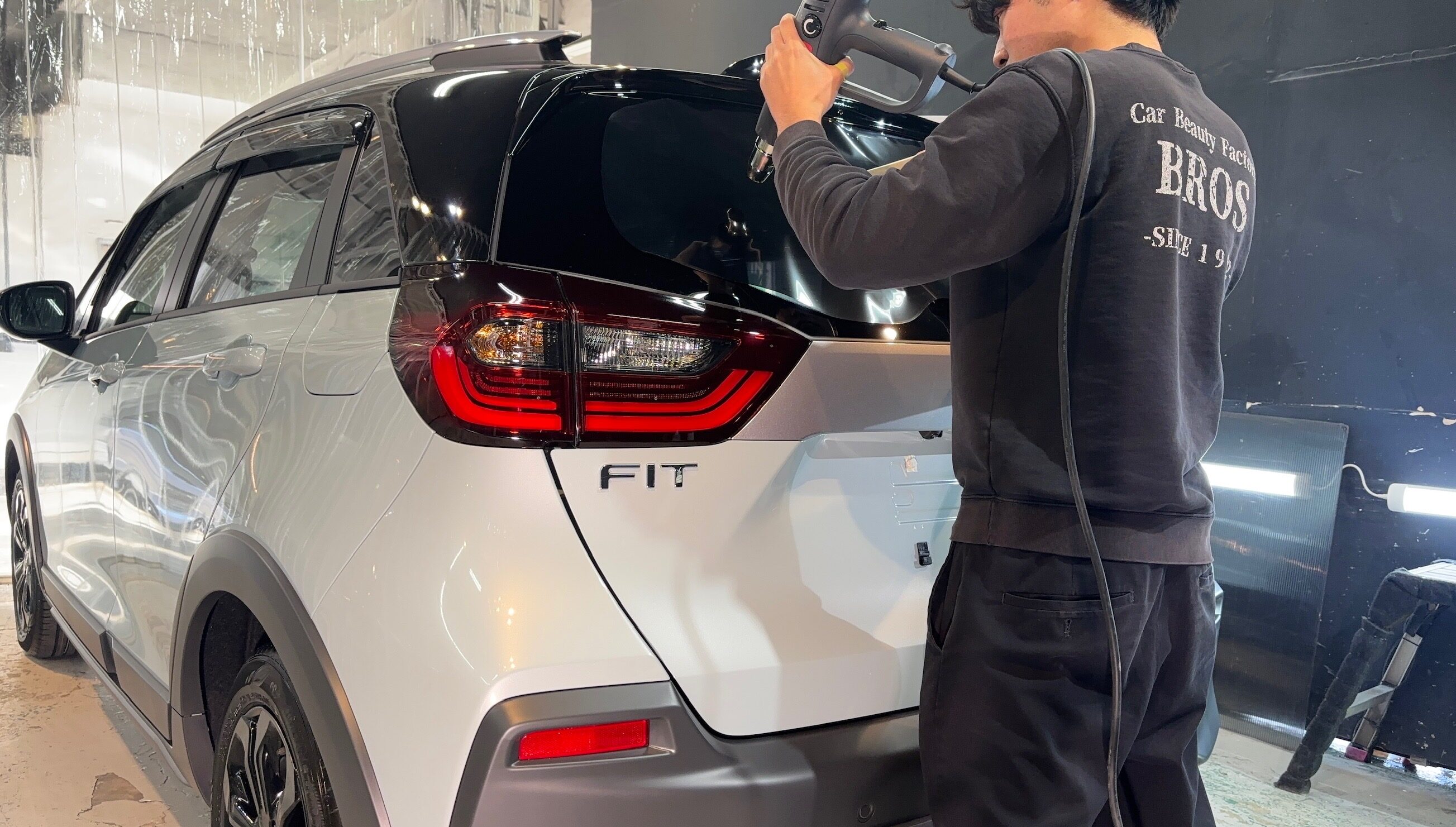 ホンダ・フィット：断熱フィルム施工：施工写真１