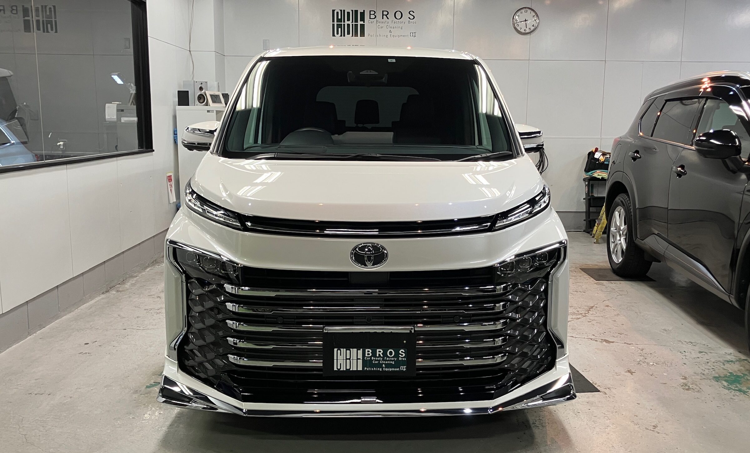 トヨタ・ヴォクシー：ガードグレイズ施工：完成写真１