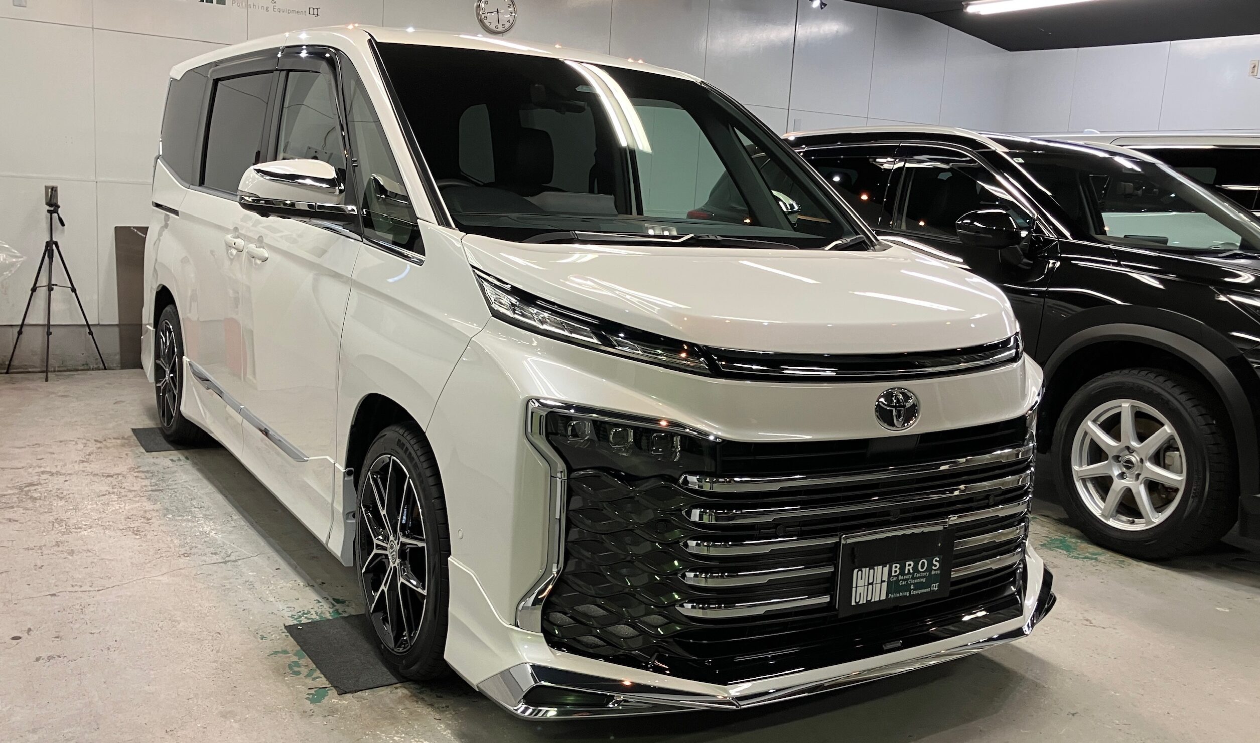 トヨタ・ヴォクシー：ガードグレイズ施工：完成写真２