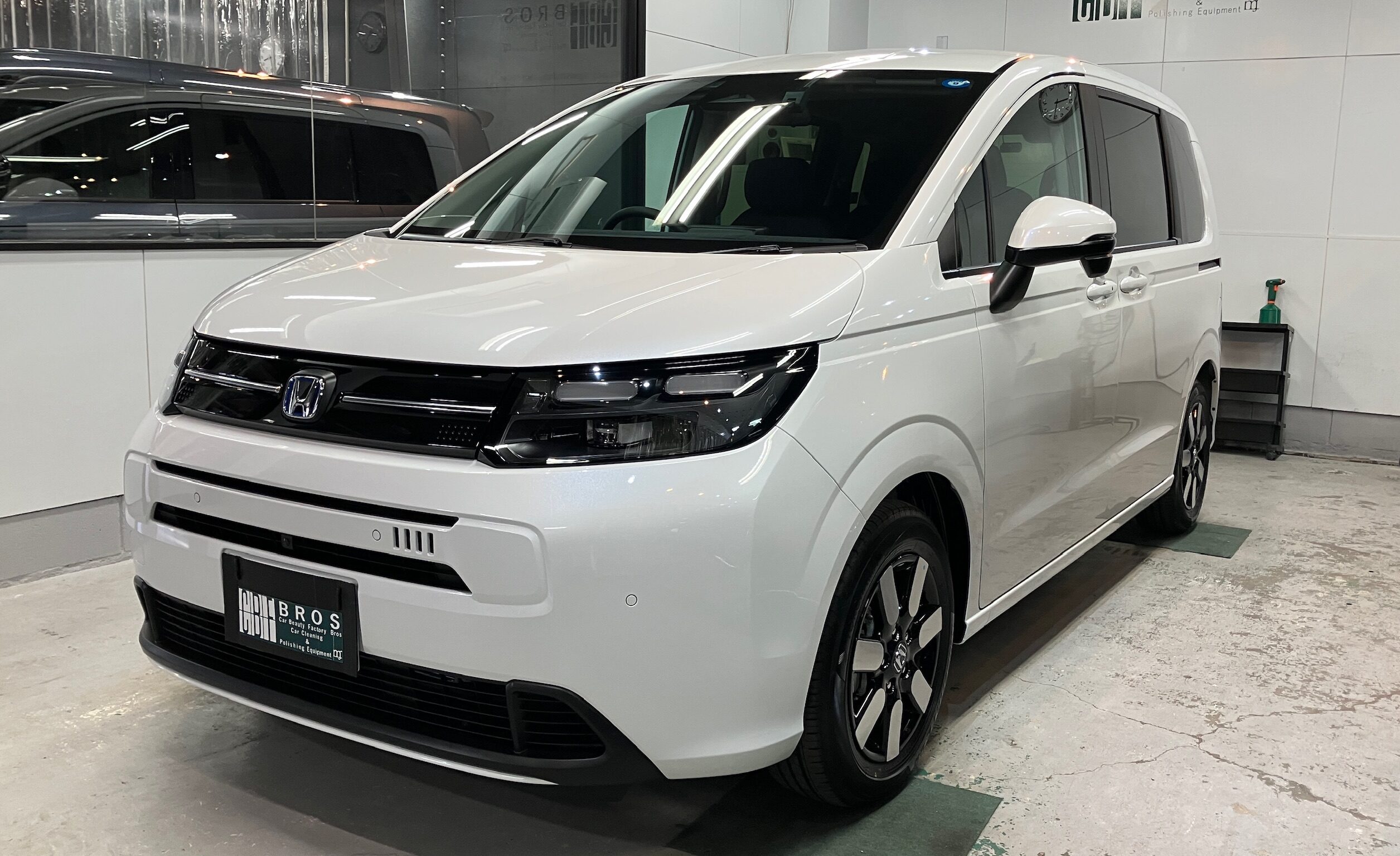 ホンダ・フリード：ガードグレイズ施工：完成写真２