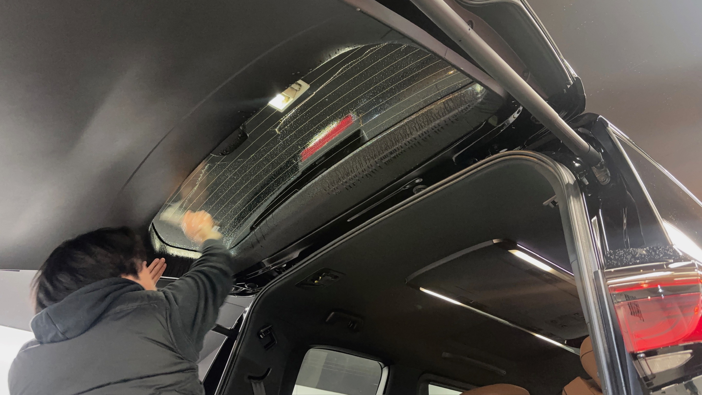 トヨタ・ヴェルファイア:断熱カーフィルム施工:施工写真2