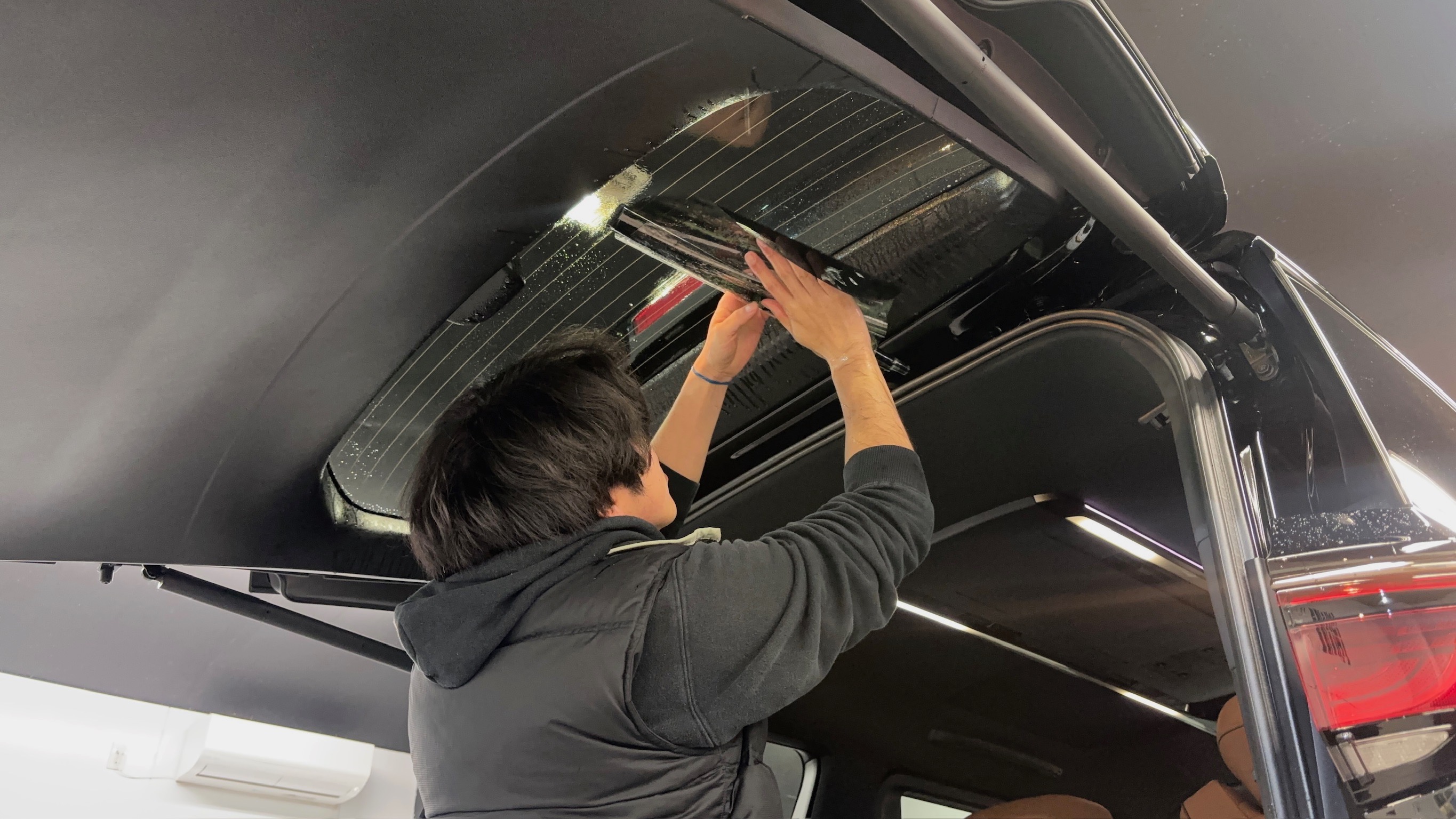 トヨタ・ヴェルファイア:断熱カーフィルム施工:施工写真3