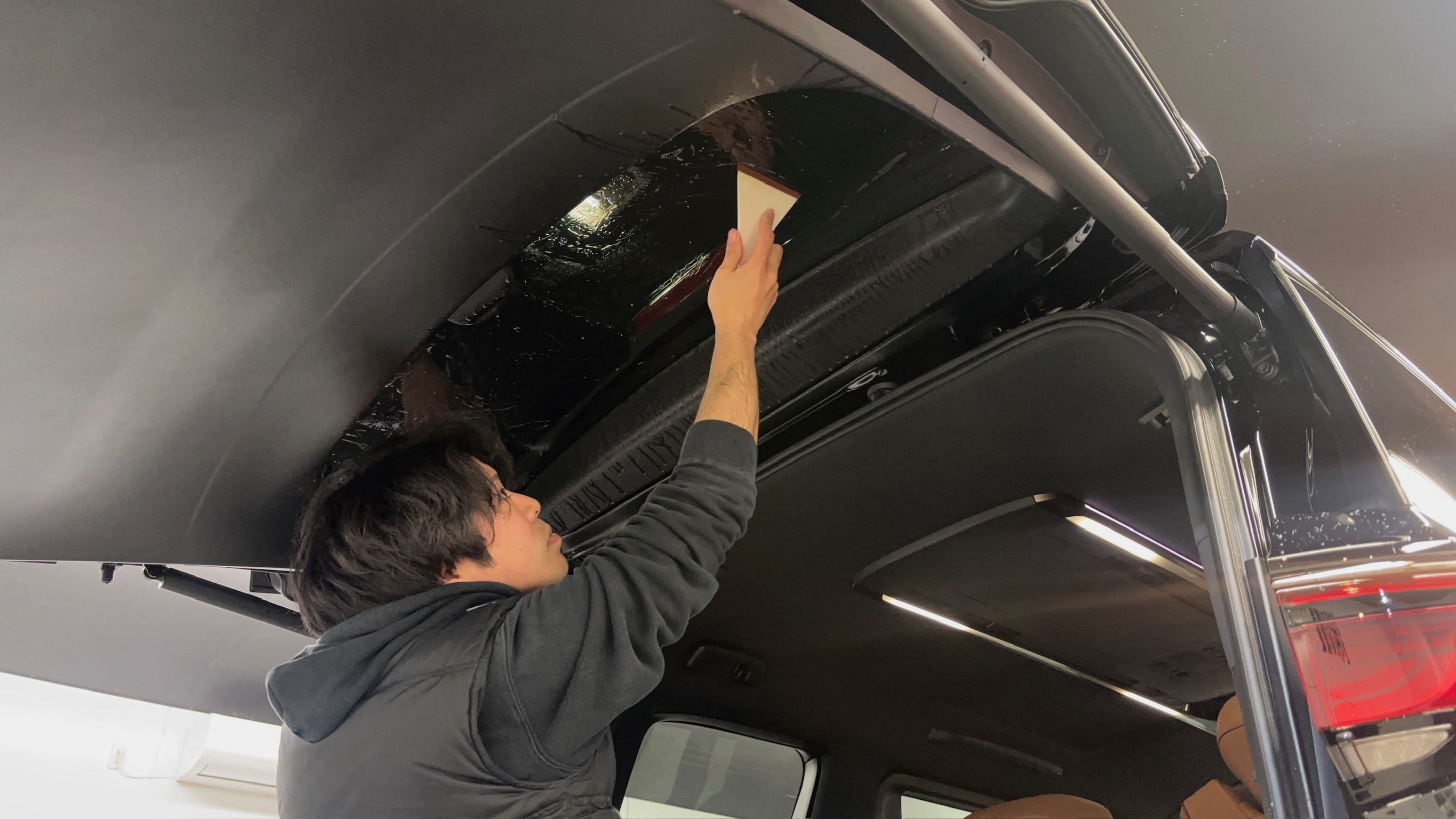 トヨタ・ヴェルファイア:断熱カーフィルム施工:施工写真4