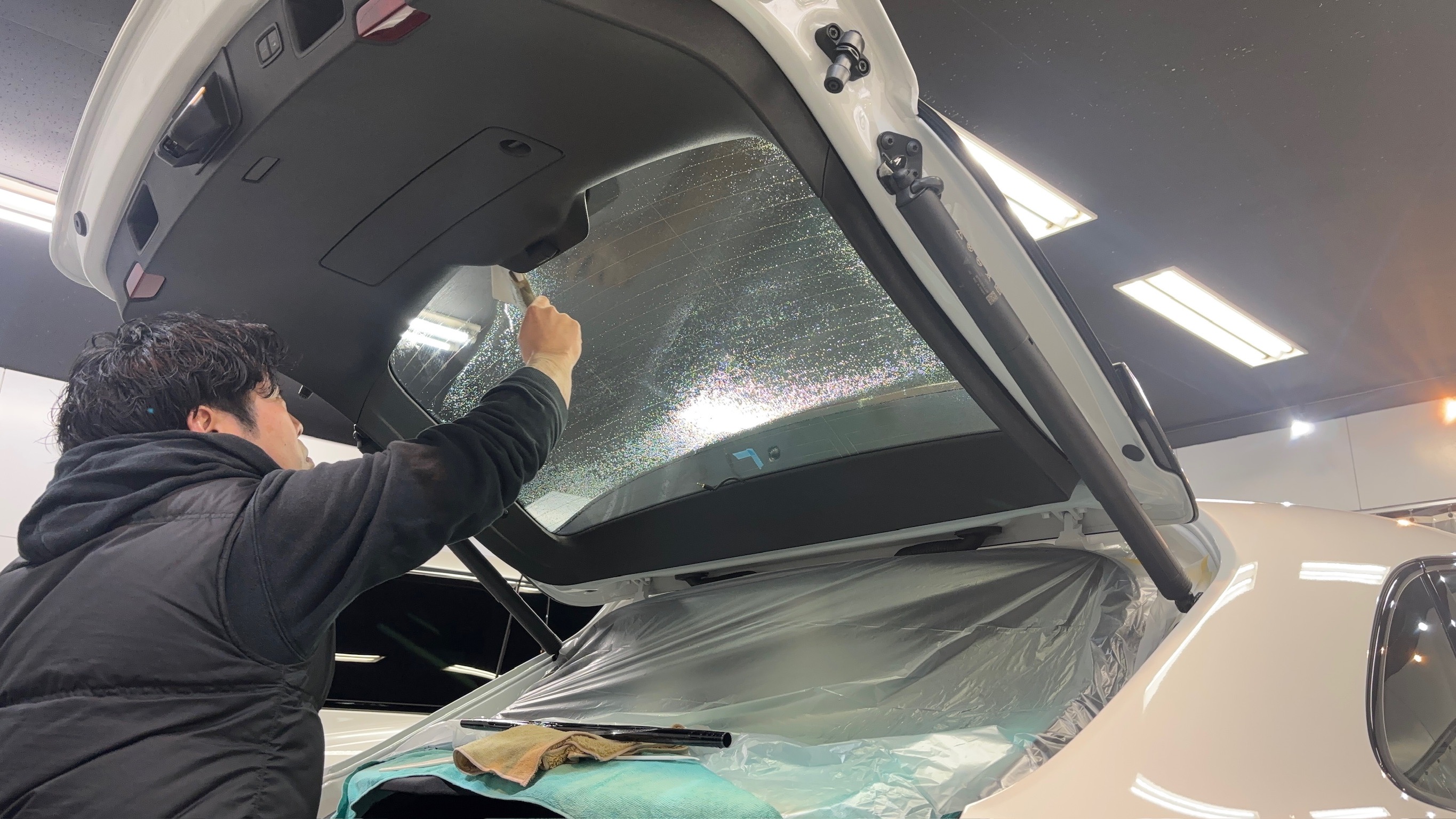 ポルシェ・マカン:断熱カーフィルム施工:施工写真2