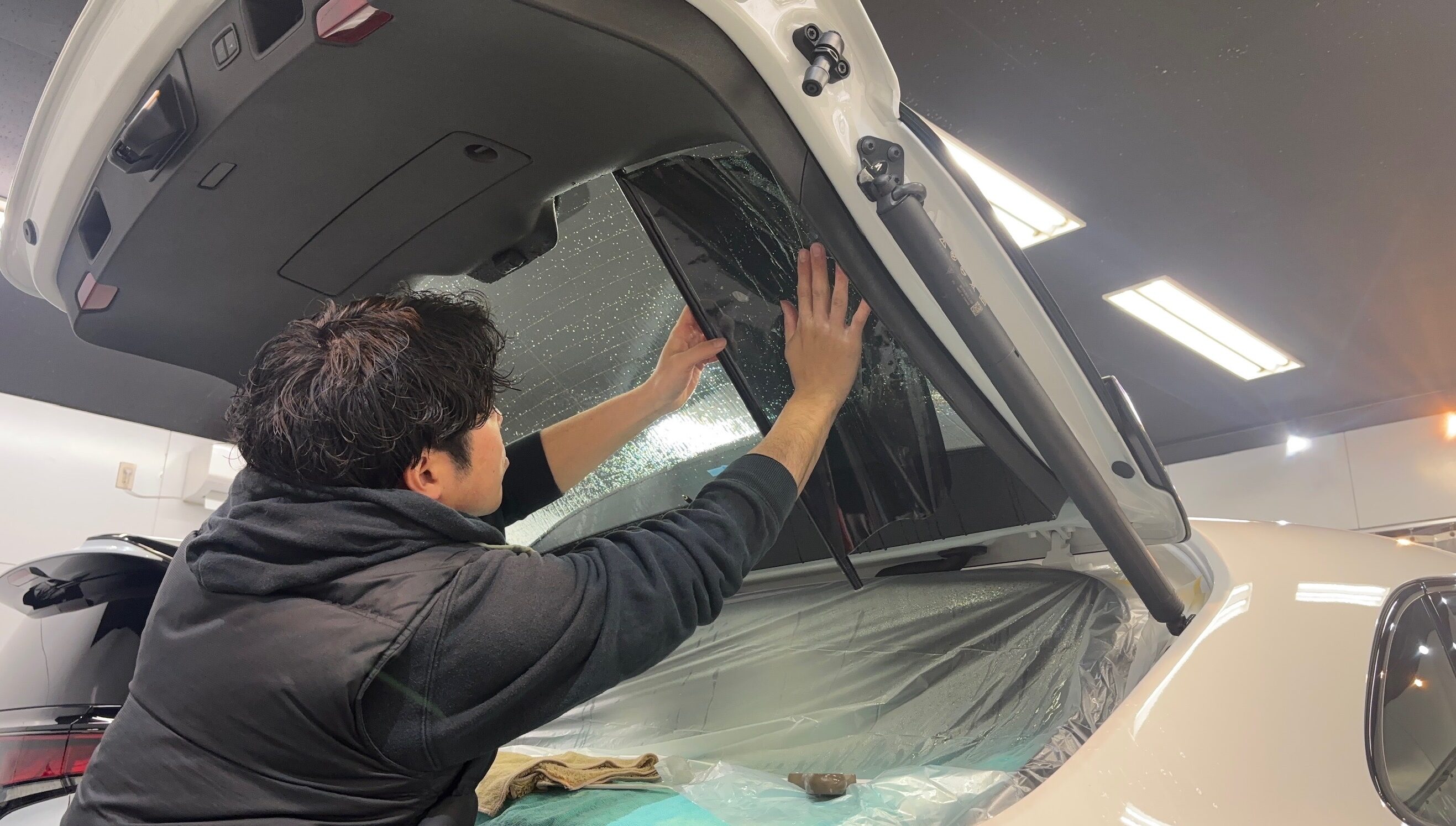 ポルシェ・マカン:断熱カーフィルム施工:施工写真3