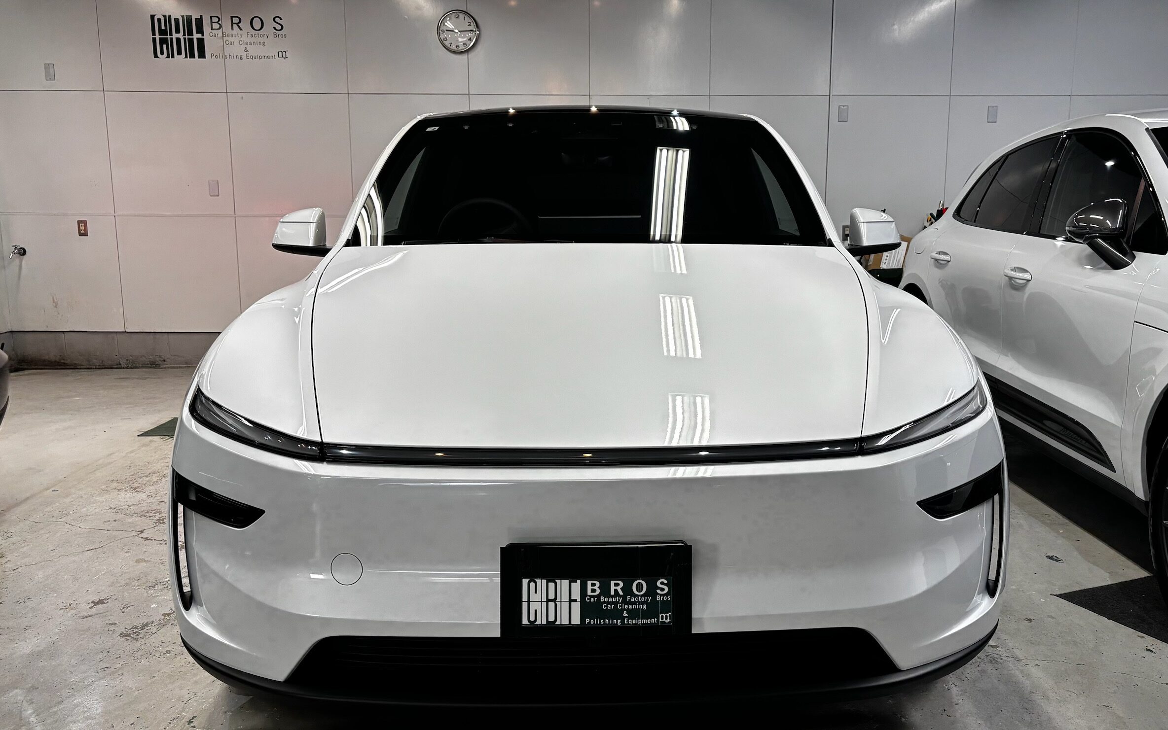 テスラ・モデルY：セラミックコーティング：完成写真１