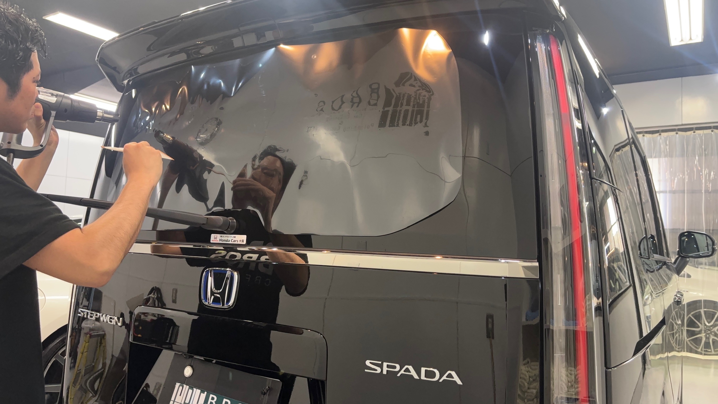 ホンダ・ステップワゴン:断熱カーフィルム施工:施工写真1