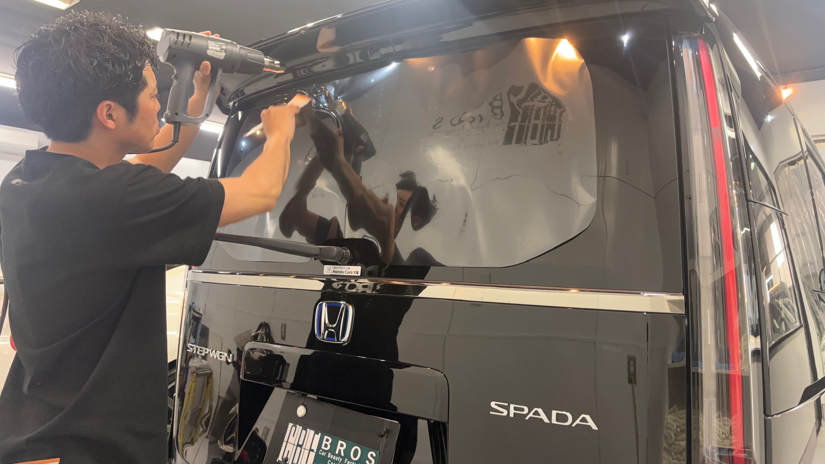 ホンダ・ステップワゴン:断熱カーフィルム施工:施工写真2