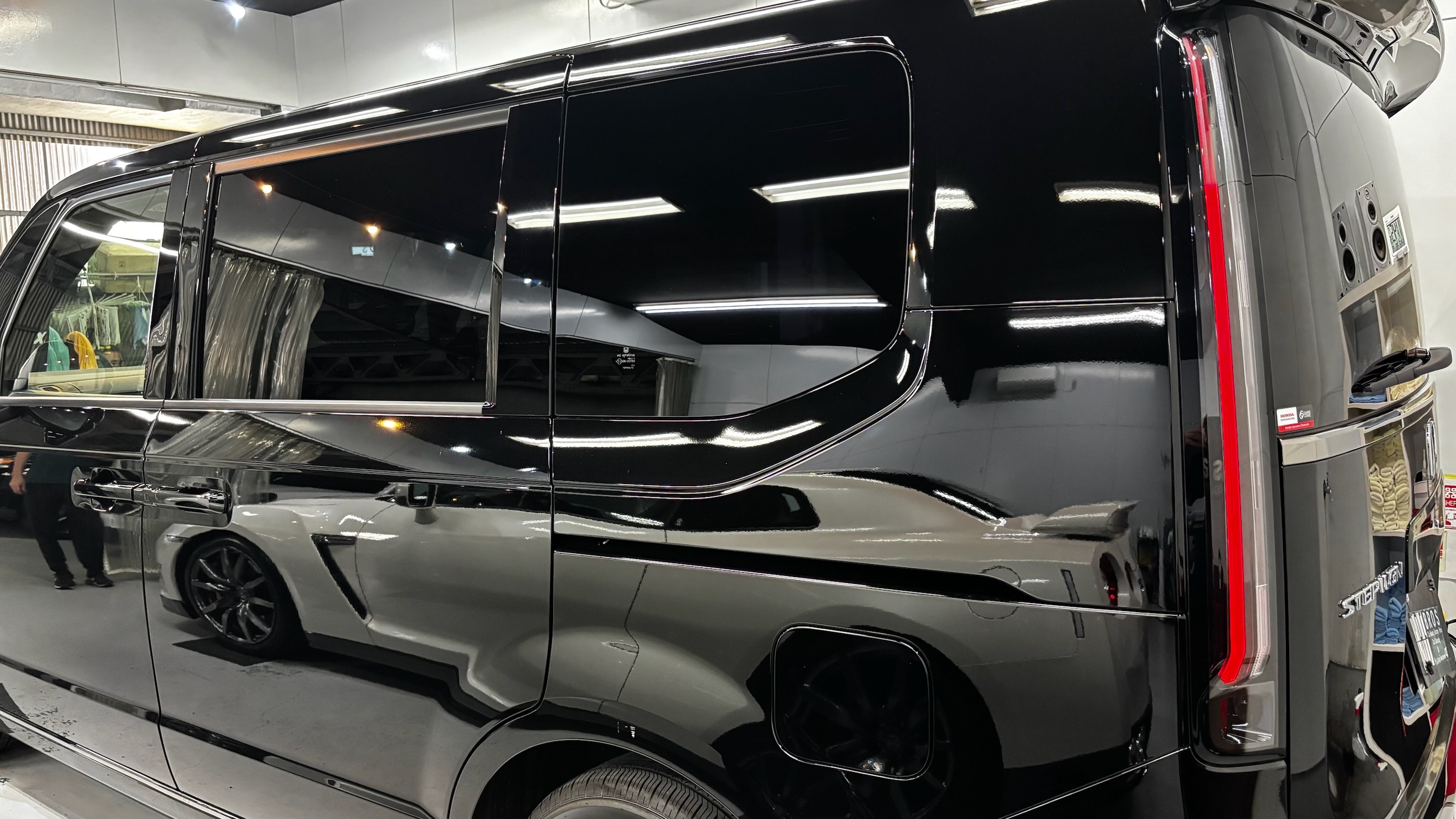 ホンダ・ステップワゴン:断熱カーフィルム施工:完成写真2