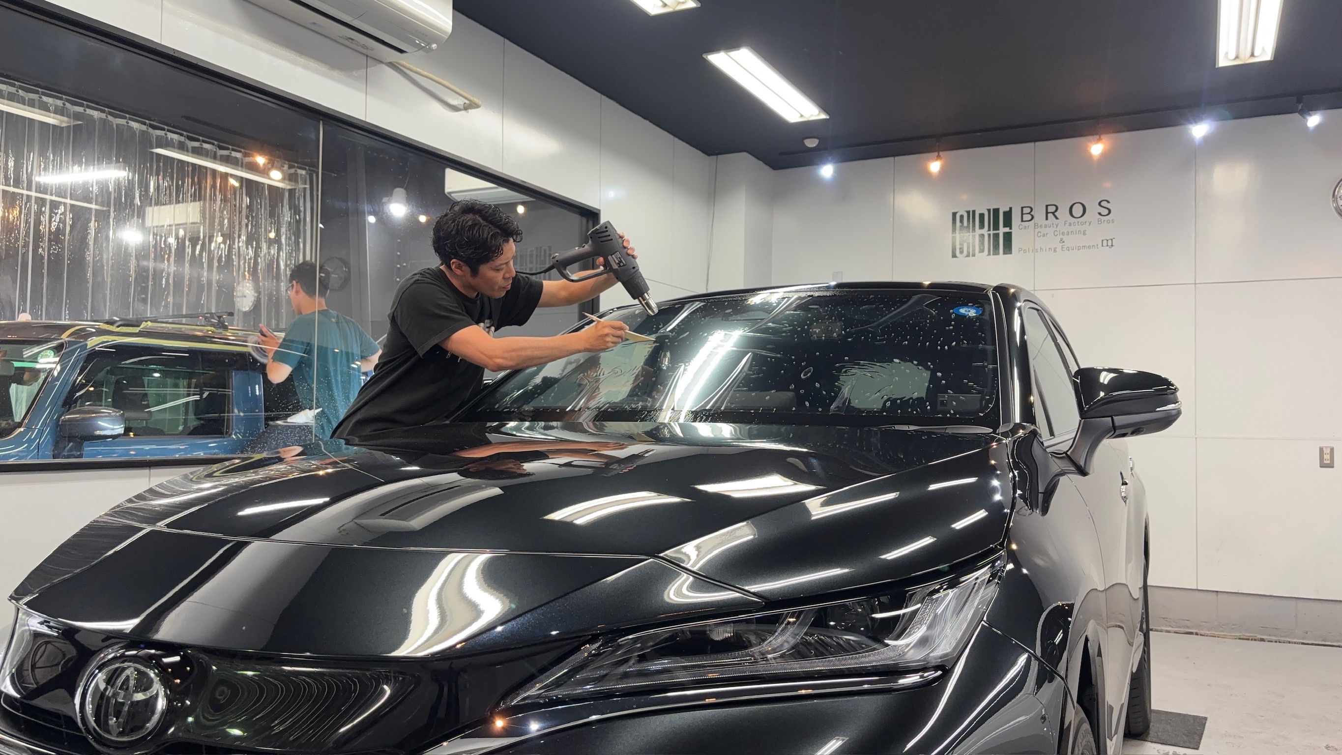 トヨタ・ハリアー：断熱カーフィルム施工：施工写真１